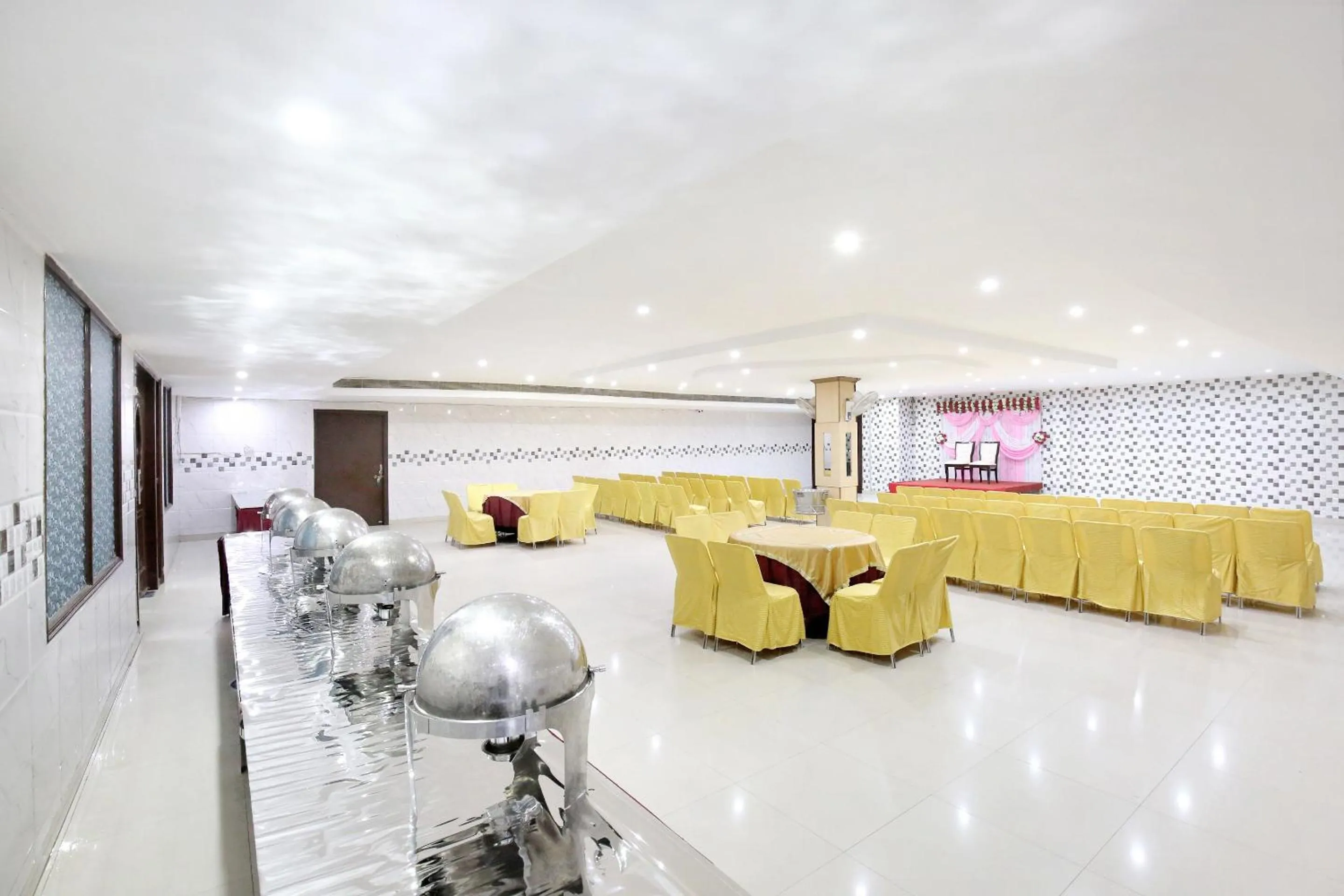 Lobby or reception in HOTEL WHITE STONE RESIDENCY