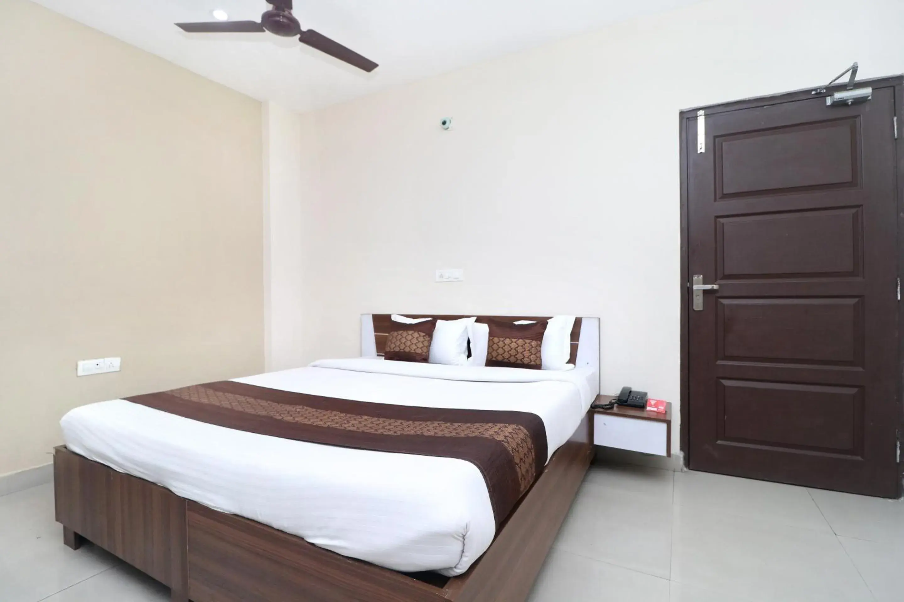 Classic Triple Room - single occupancy in Hotel O Lime Wood Classic Triple Room - single occupancy in Hotel O Lime Wood