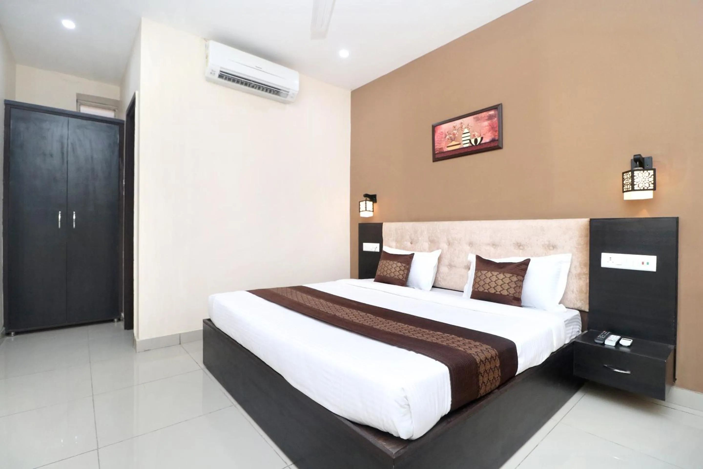 Bedroom, Bed in HOTEL WHITE STONE RESIDENCY