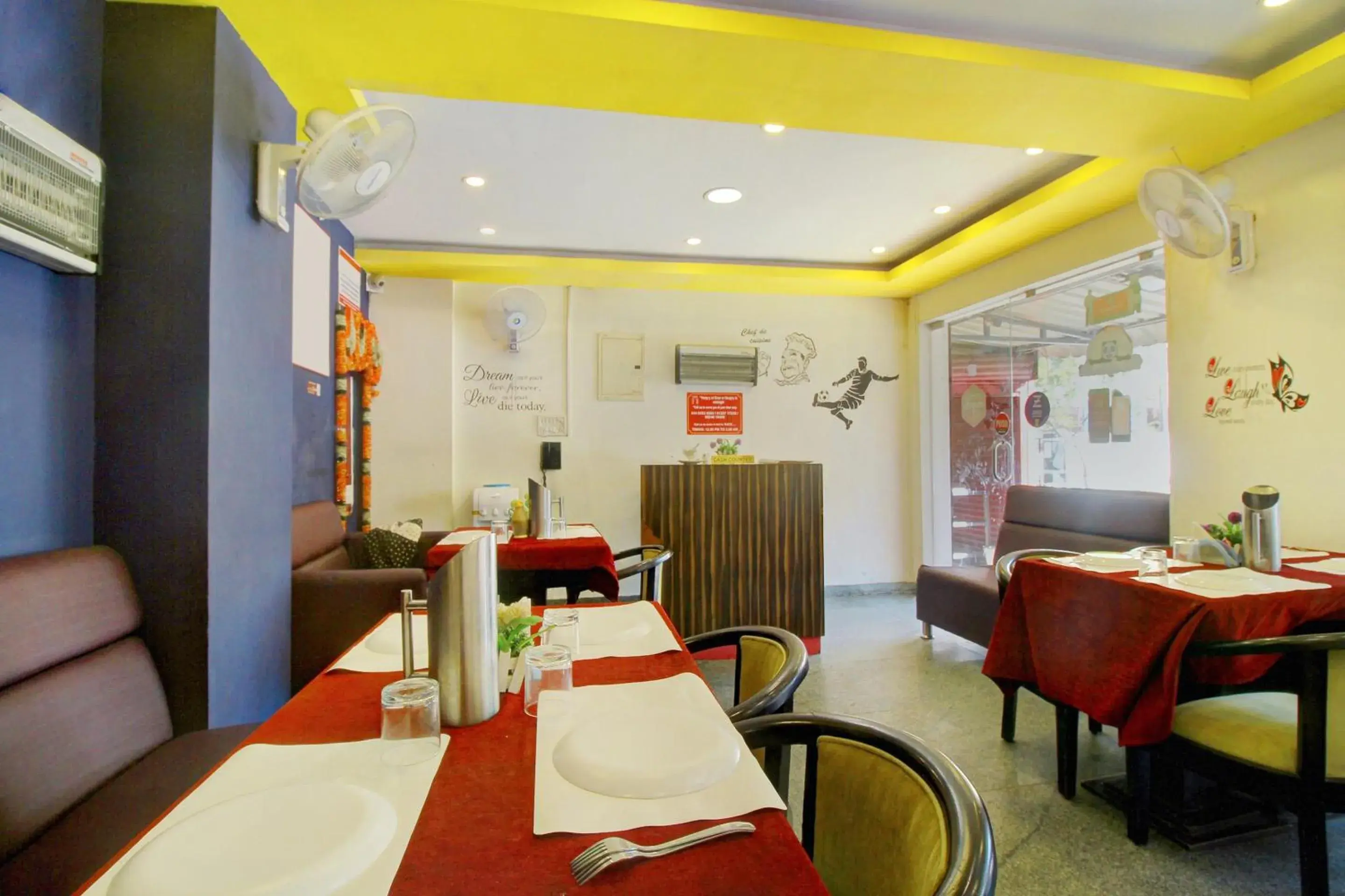 Restaurant/places to eat in Hotel O India Gate Restaurant/places to eat in Hotel O India Gate