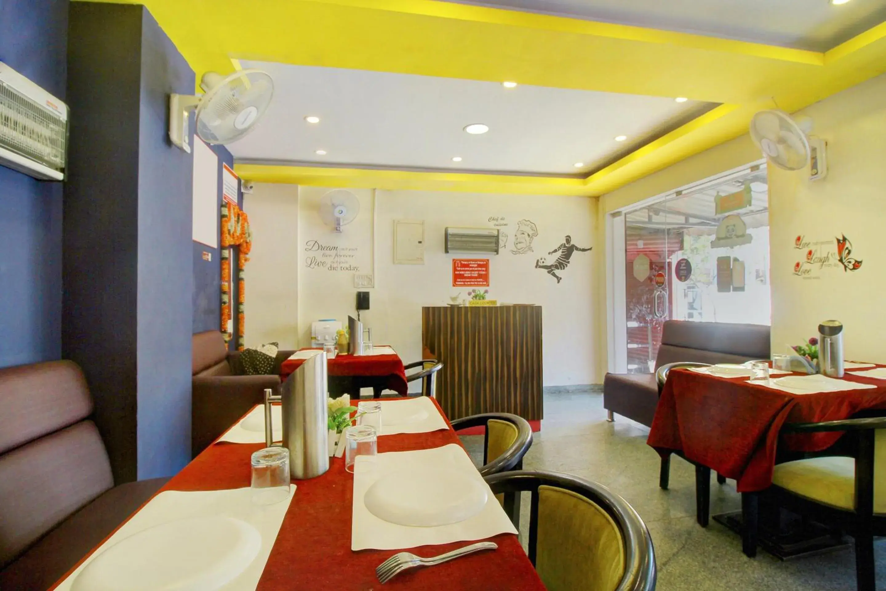 Restaurant/places to eat in Hotel O India Gate Restaurant/places to eat in Hotel O India Gate