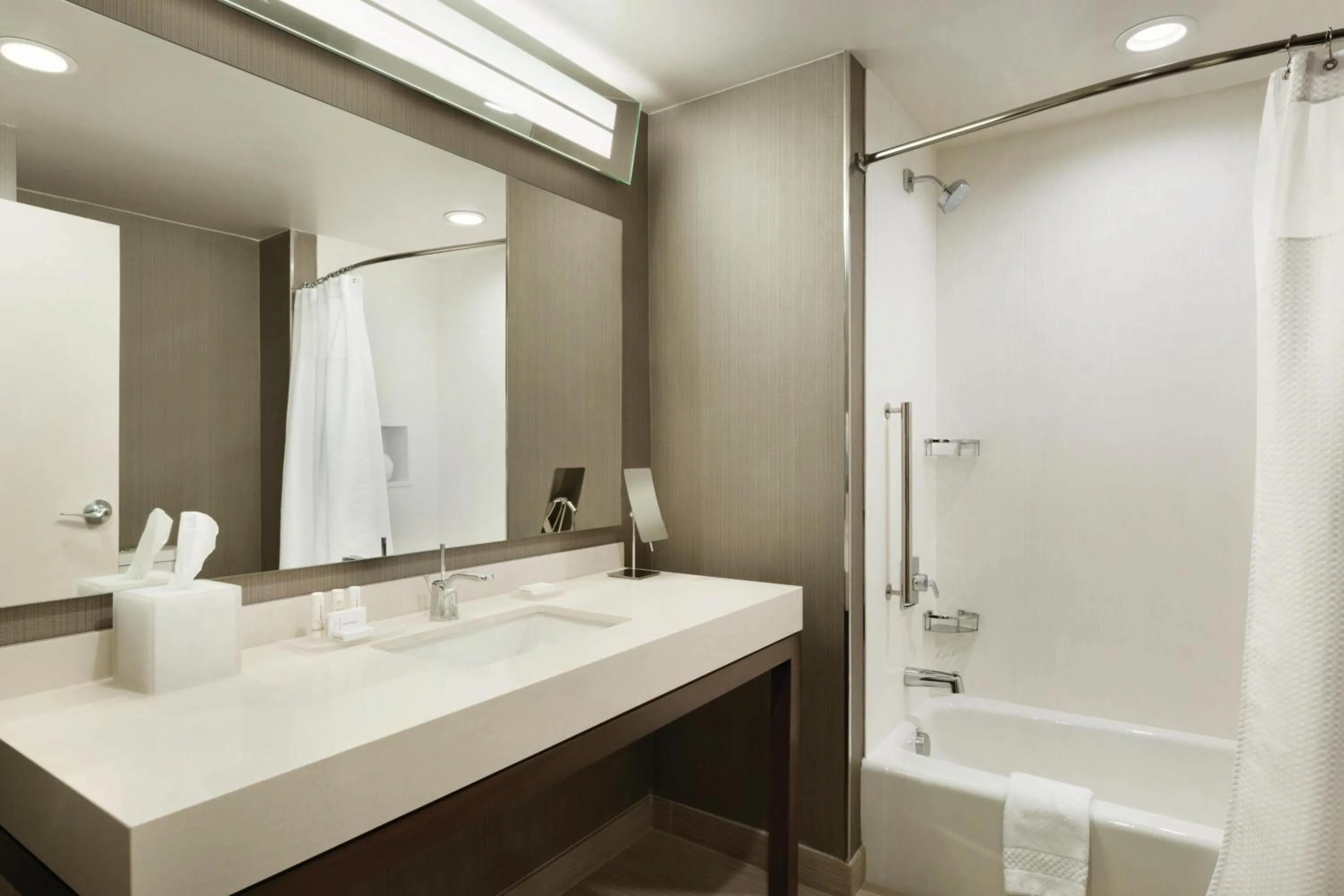 Bathroom in Courtyard by Marriott El Paso East/I-10