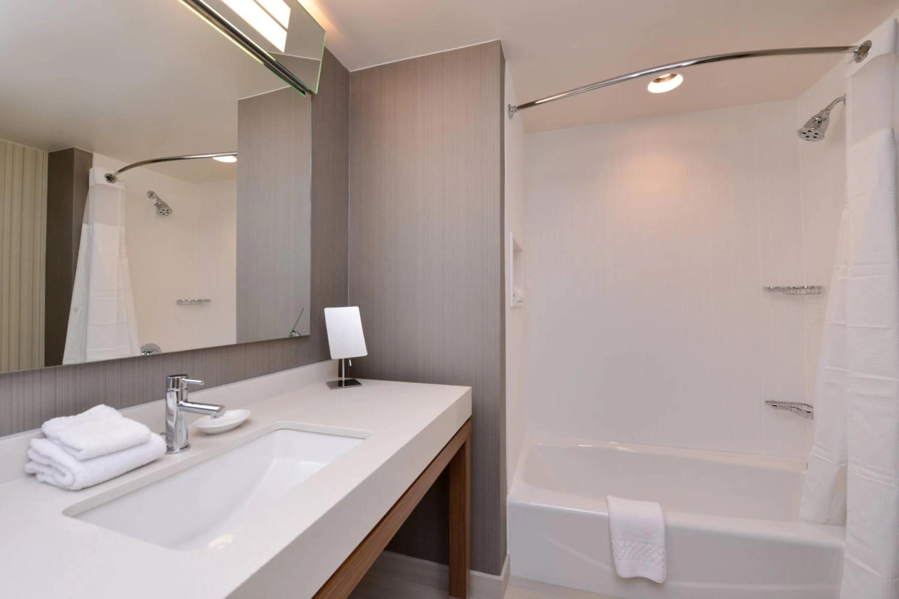 Bathroom in Courtyard by Marriott Toledo North