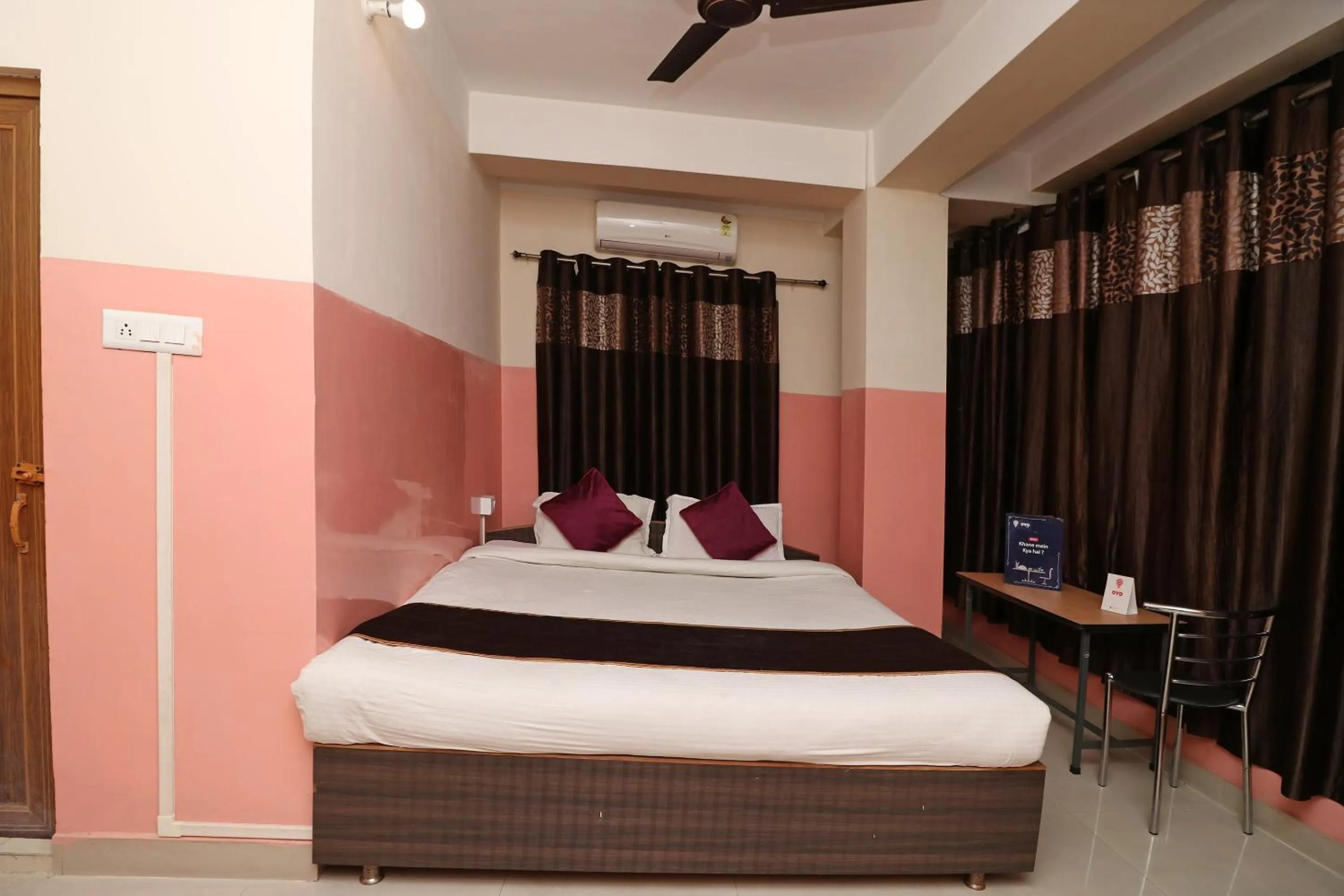 Bedroom, Bed in Hotel O Prabha Palace Lodge