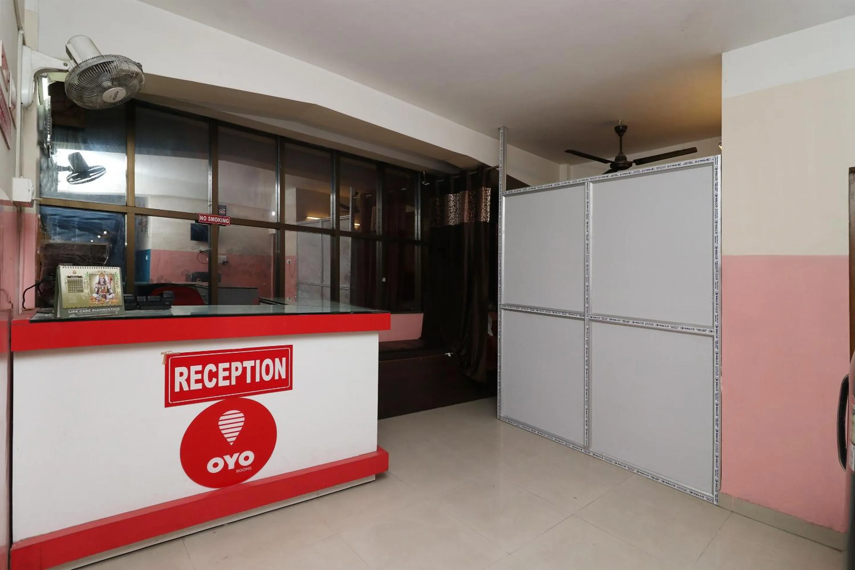 Lobby or reception in Hotel O Prabha Palace Lodge