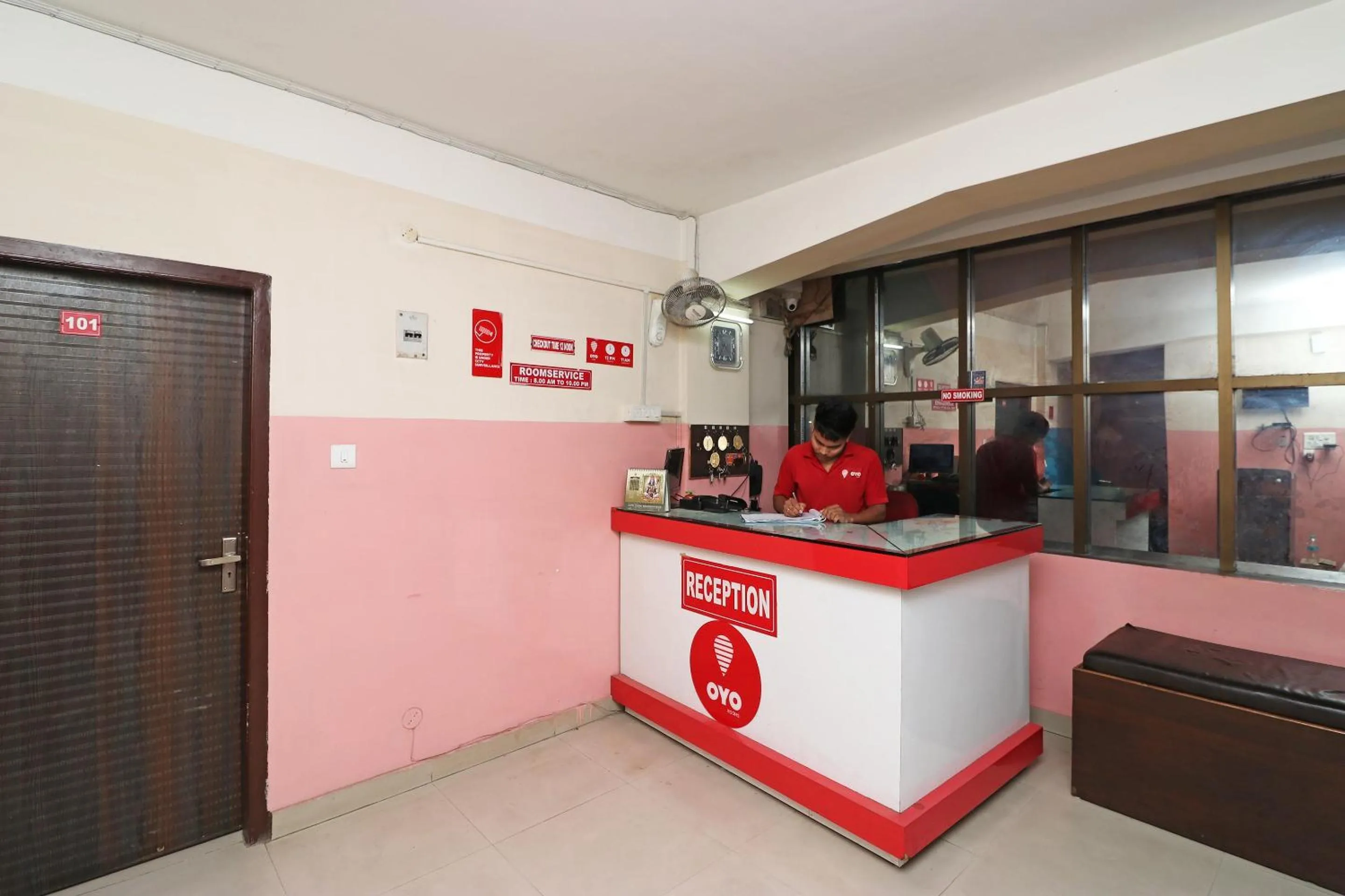 Lobby or reception in Super Hotel O Prabha Palace Lodge