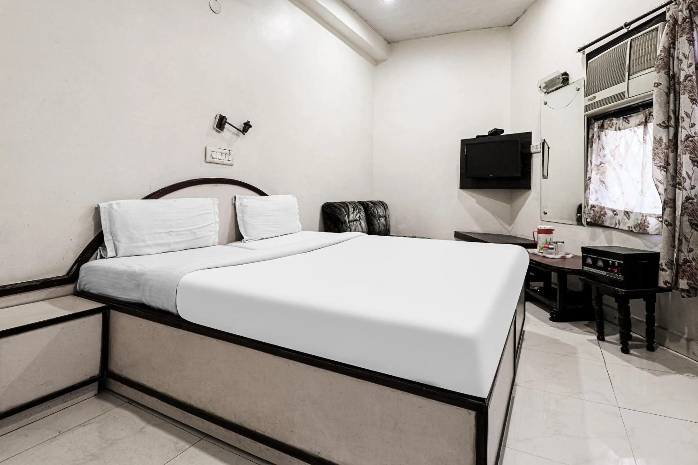 Bedroom, Bed in Hotel O Surya