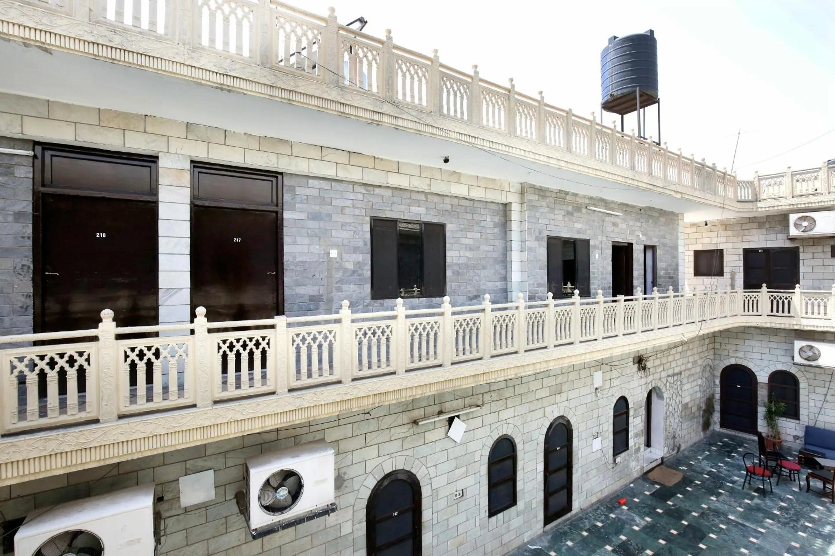 Facade/entrance in Hotel O Rajmahal