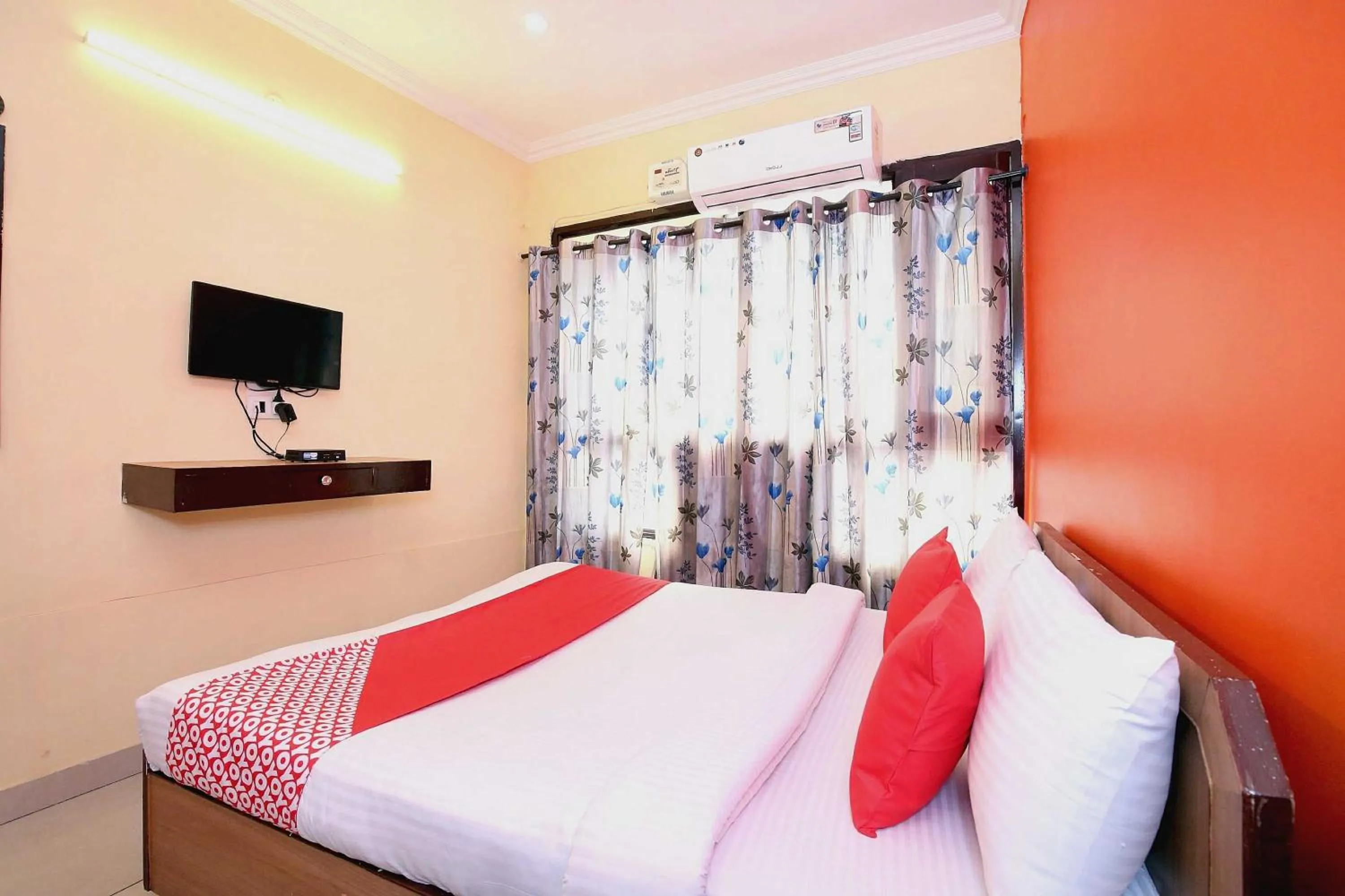 Bedroom, Bed in Hotel O Rajmahal