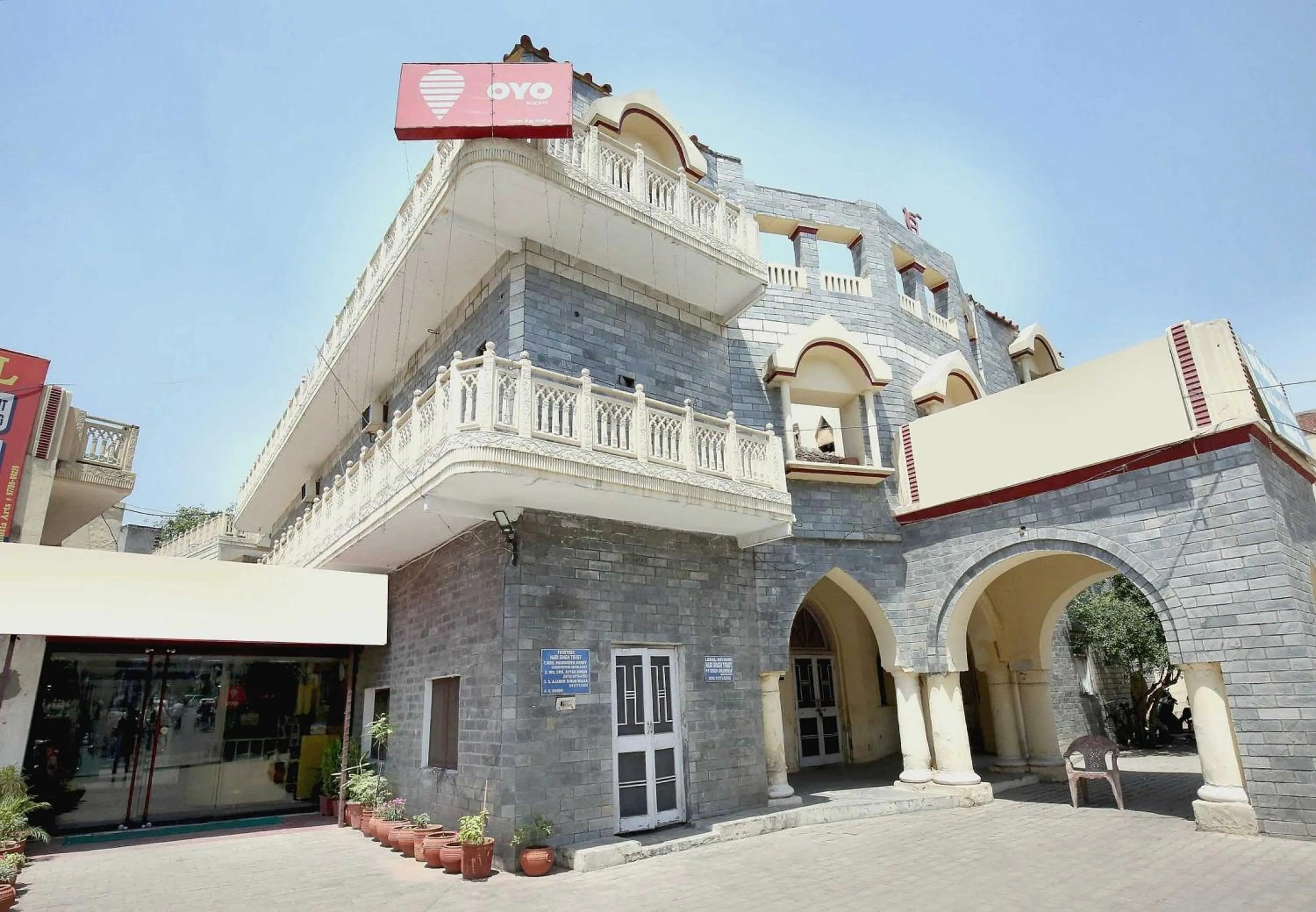 Facade/entrance in Hotel O Rajmahal