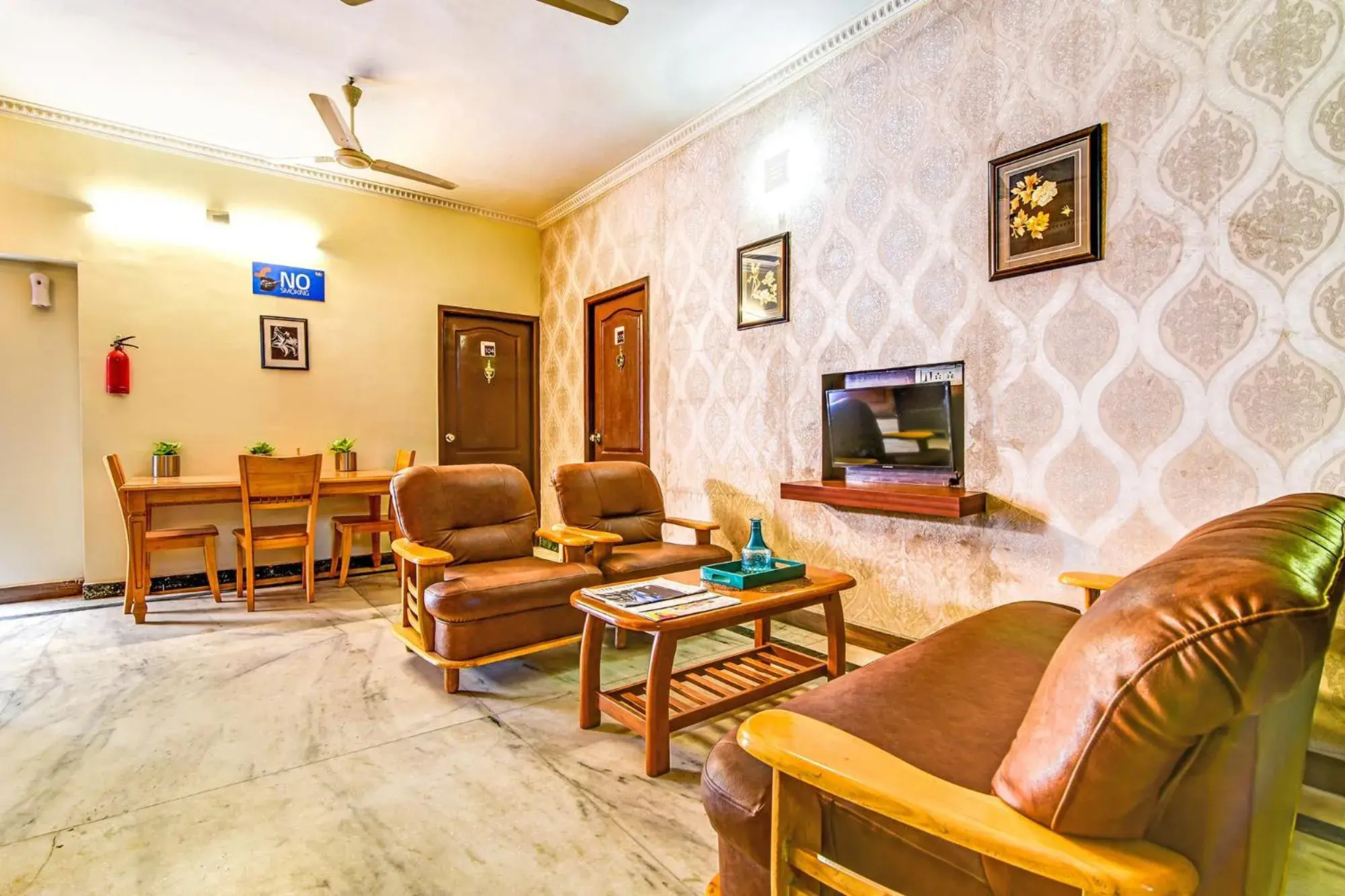 Lobby or reception in FabExpress Nestlay Rooms - Nr ACS Medical hospital & Apollo Speaciality Hospitals Lobby or reception in FabExpress Nestlay Rooms - Nr ACS Medical hospital & Apollo Speaciality Hospitals