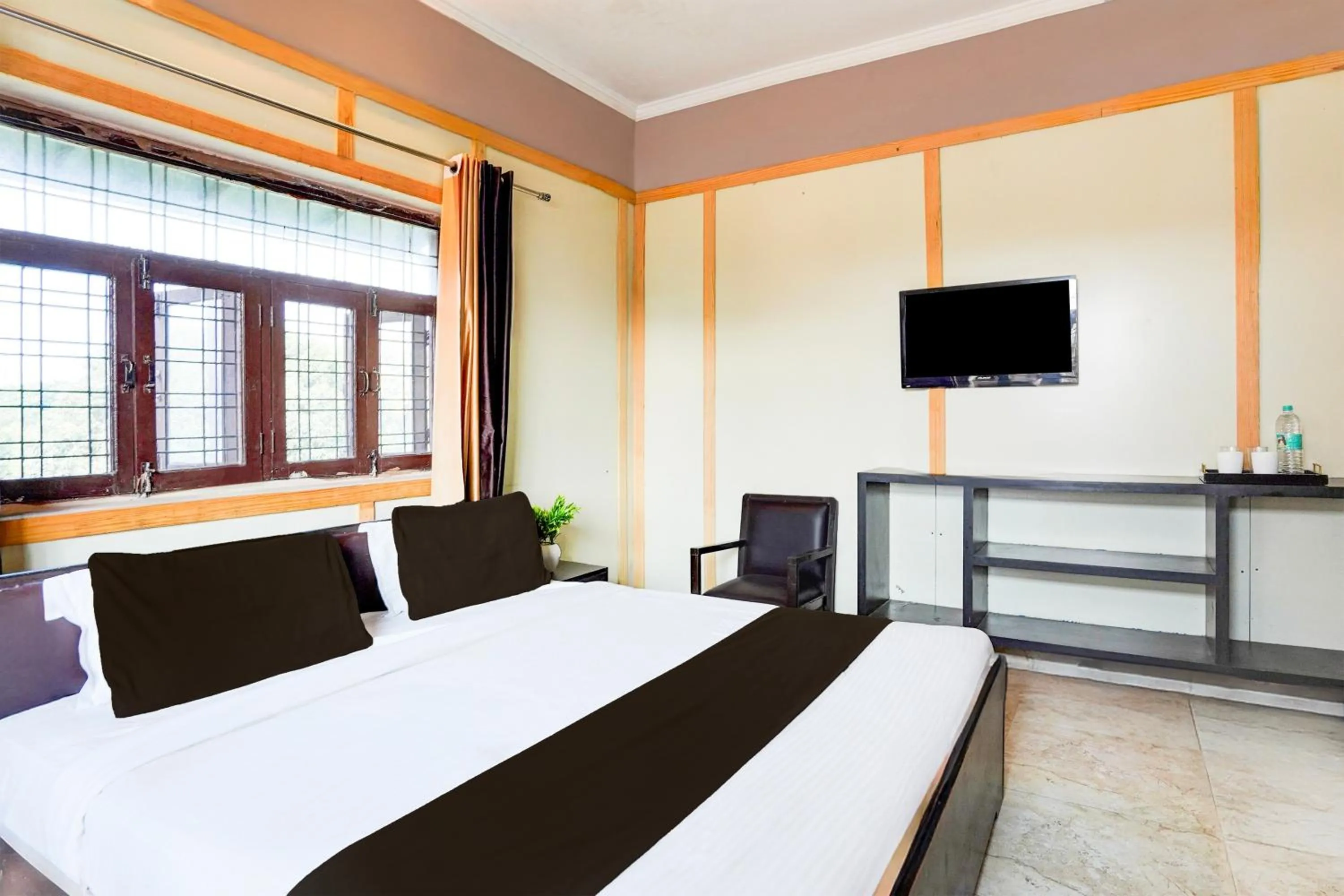 Super Hotel O GMS Road Ballupur Chowk