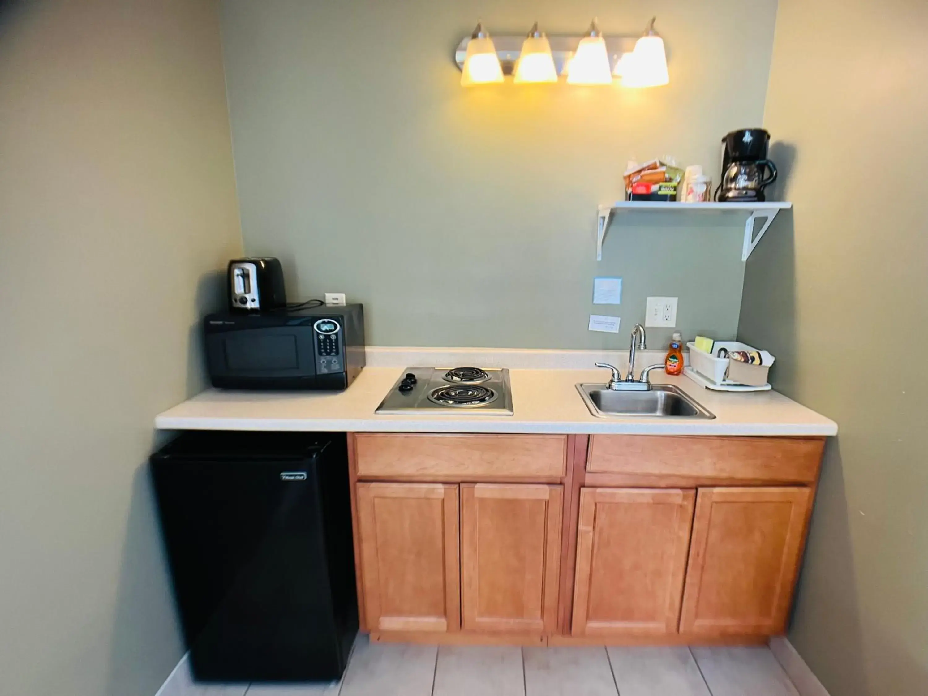 Deluxe Double Room with Kitchenette in Sunrise Motel Deluxe Double Room with Kitchenette in Sunrise Motel