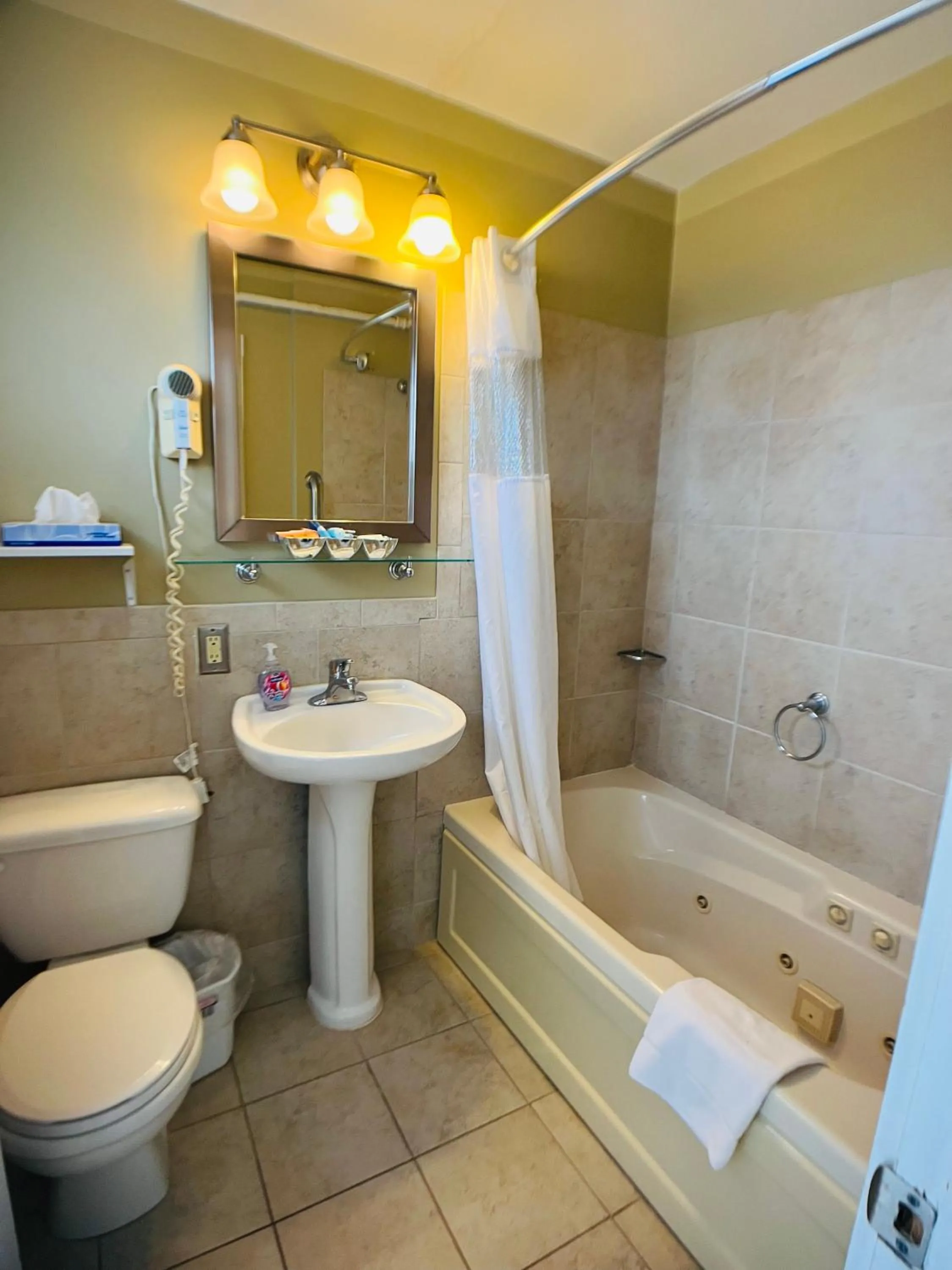 King Room with Kitchenette in Sunrise Motel