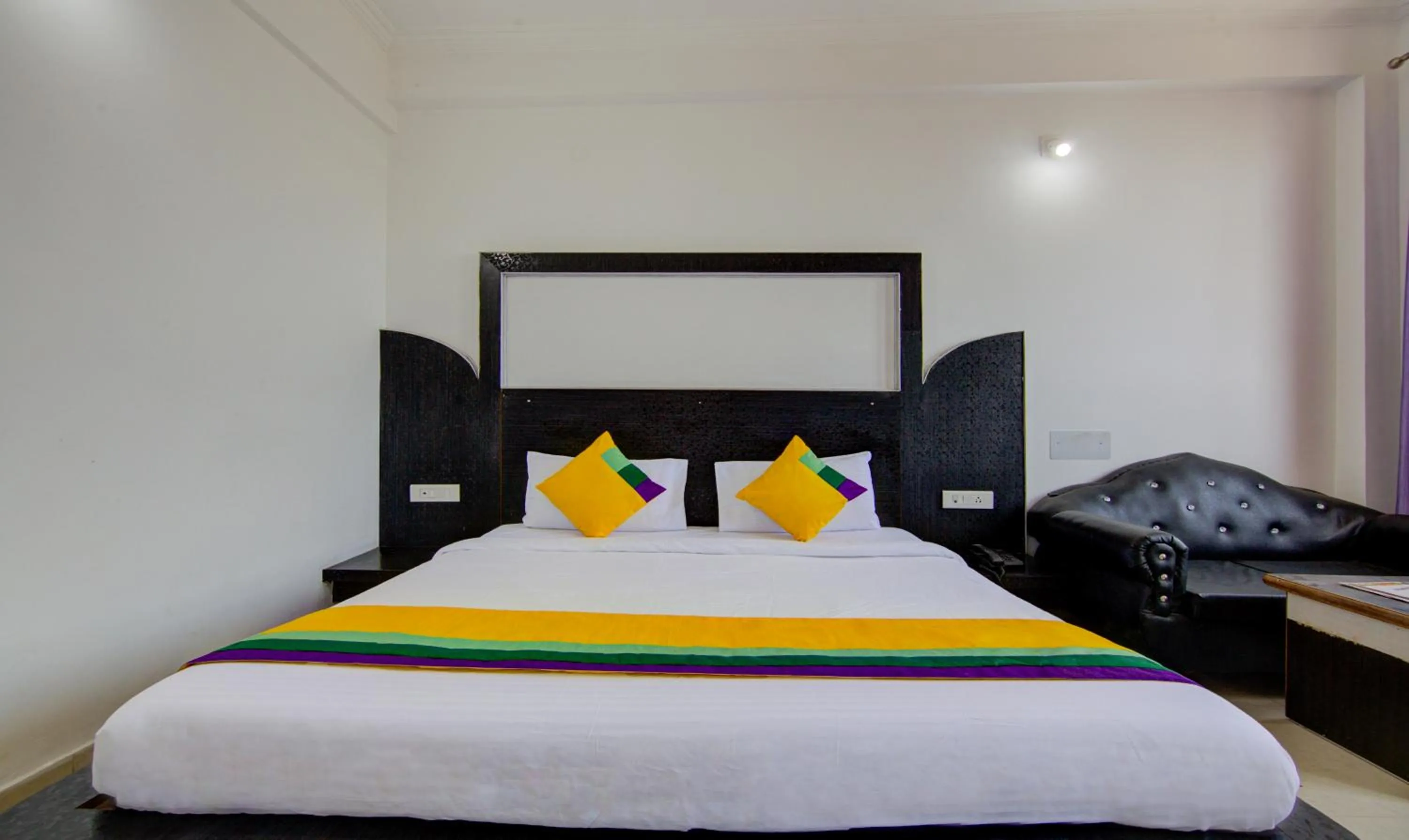Bedroom, Bed in Itsy Hotels Satya Shree