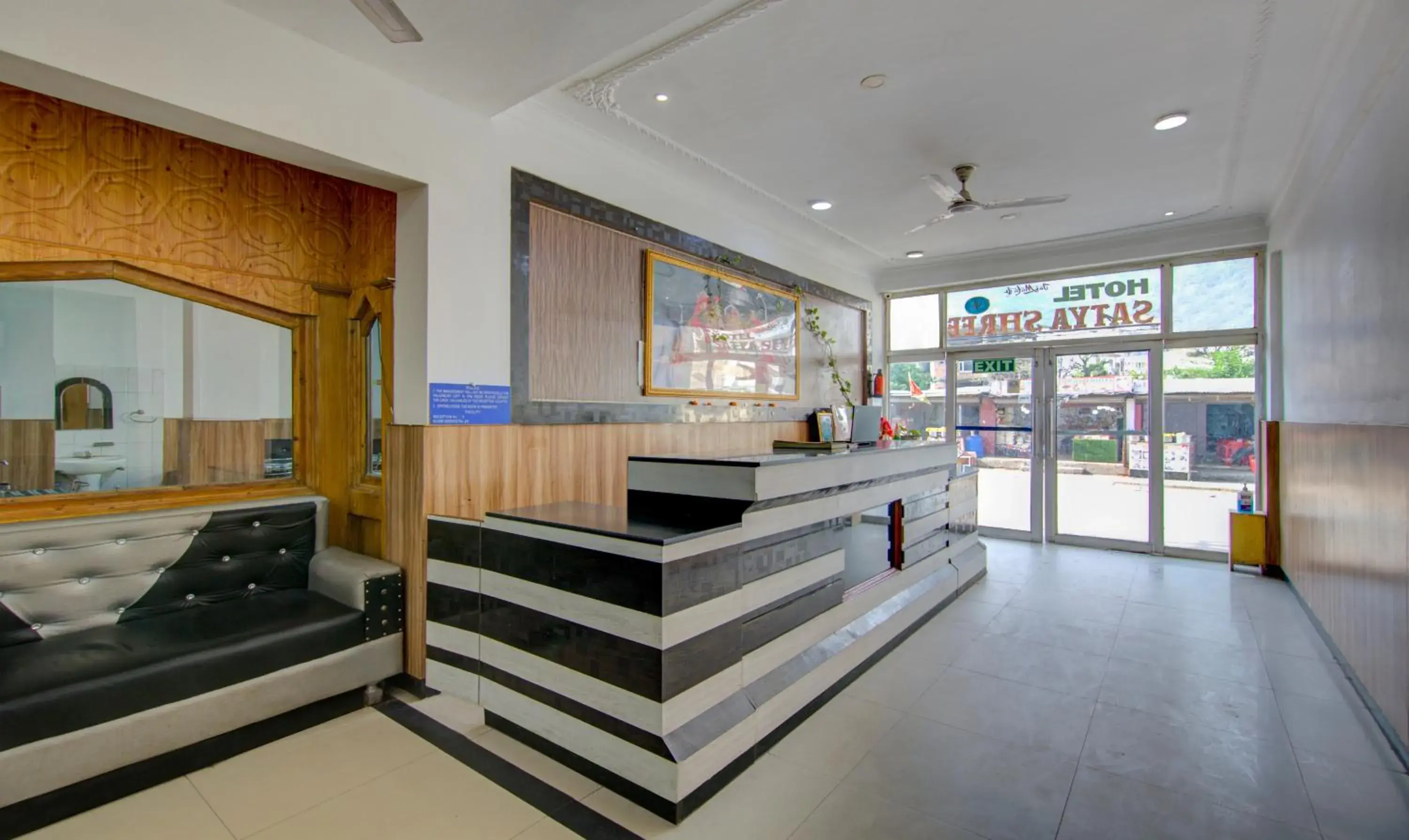 Lobby or reception in Itsy Hotels Satya Shree Lobby or reception in Itsy Hotels Satya Shree