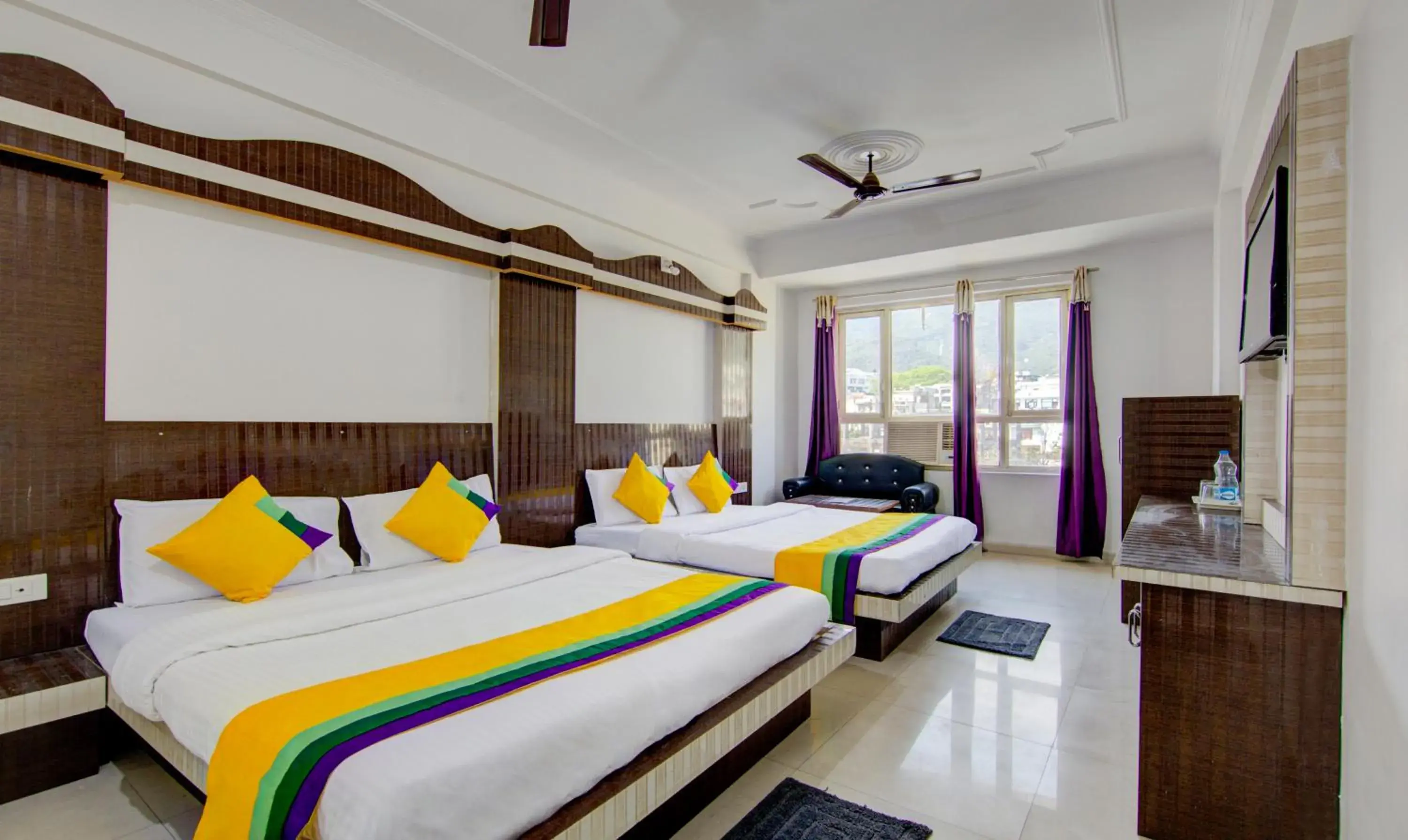 TV and multimedia, Bed in Itsy Hotels Satya Shree TV and multimedia, Bed in Itsy Hotels Satya Shree