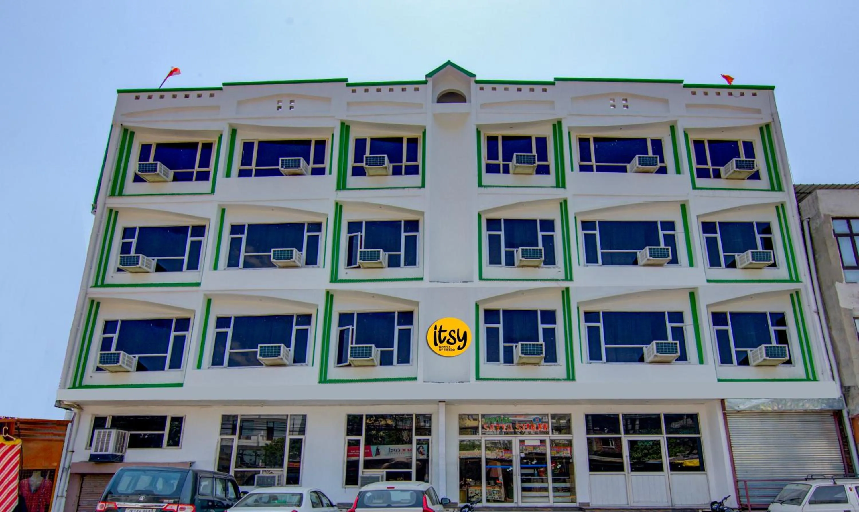 Property building in Itsy Hotels Satya Shree