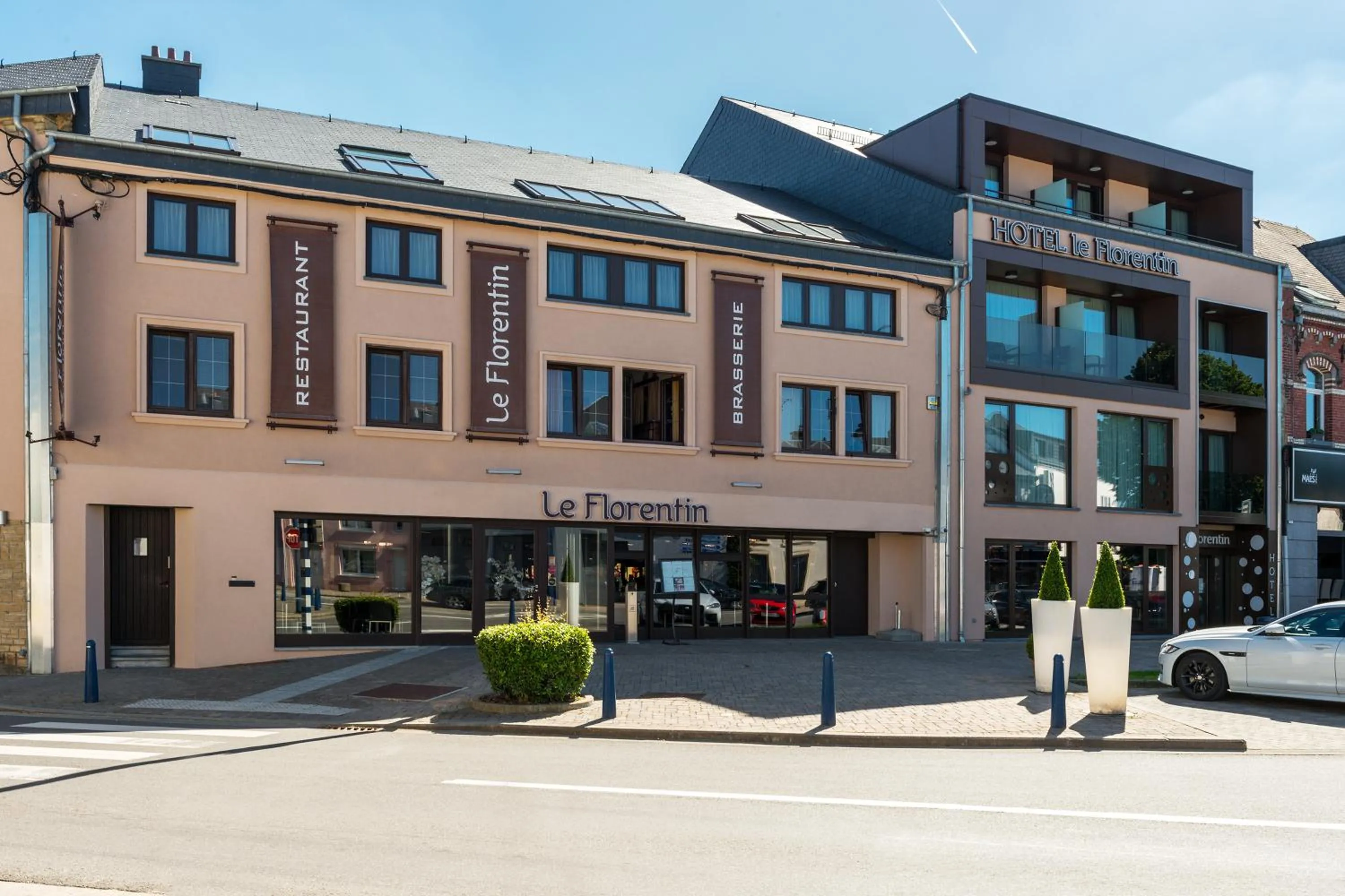 Facade/entrance in Le Florentin