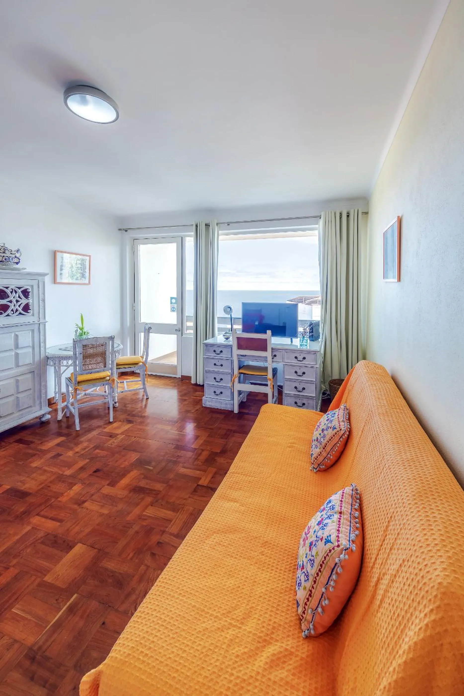 Seating area in Vista Oceano II