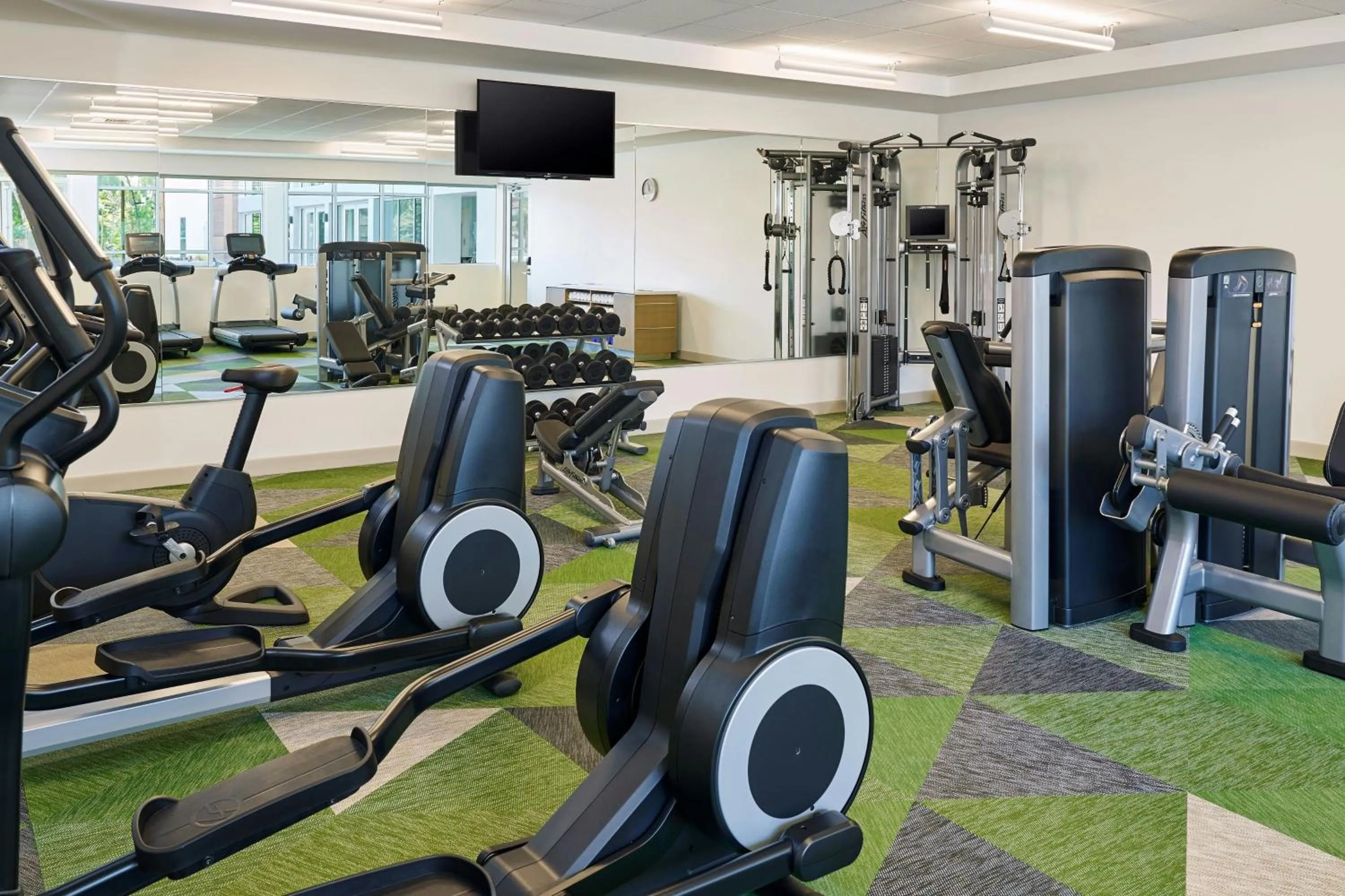 Fitness centre/facilities in Element Chandler Fashion Center