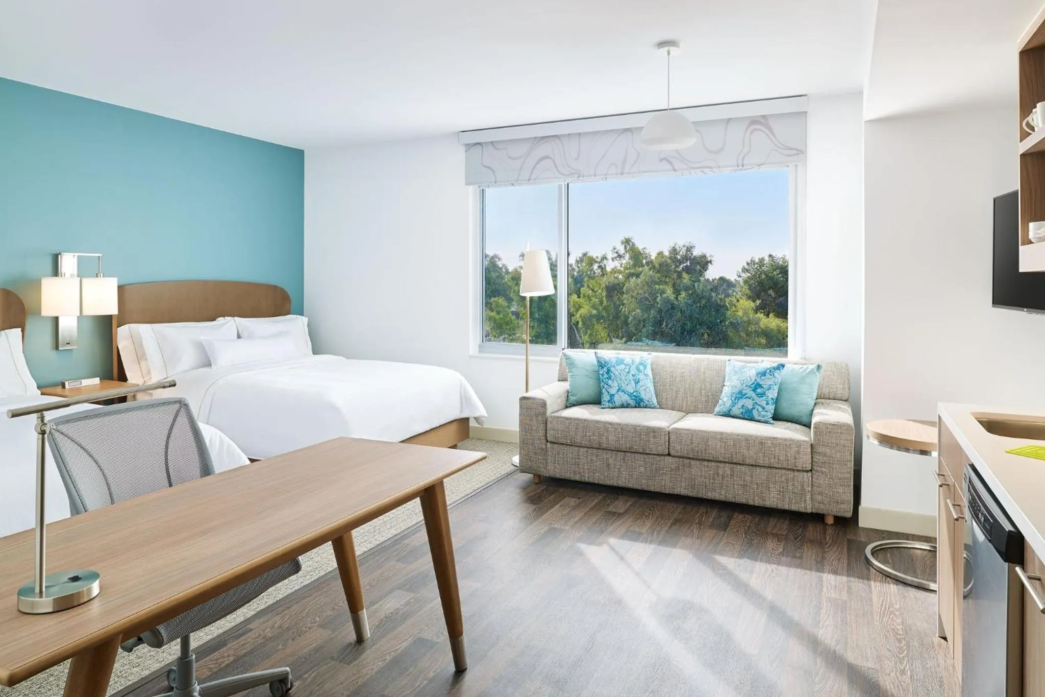 Photo of the whole room, Bed in Element Chandler Fashion Center