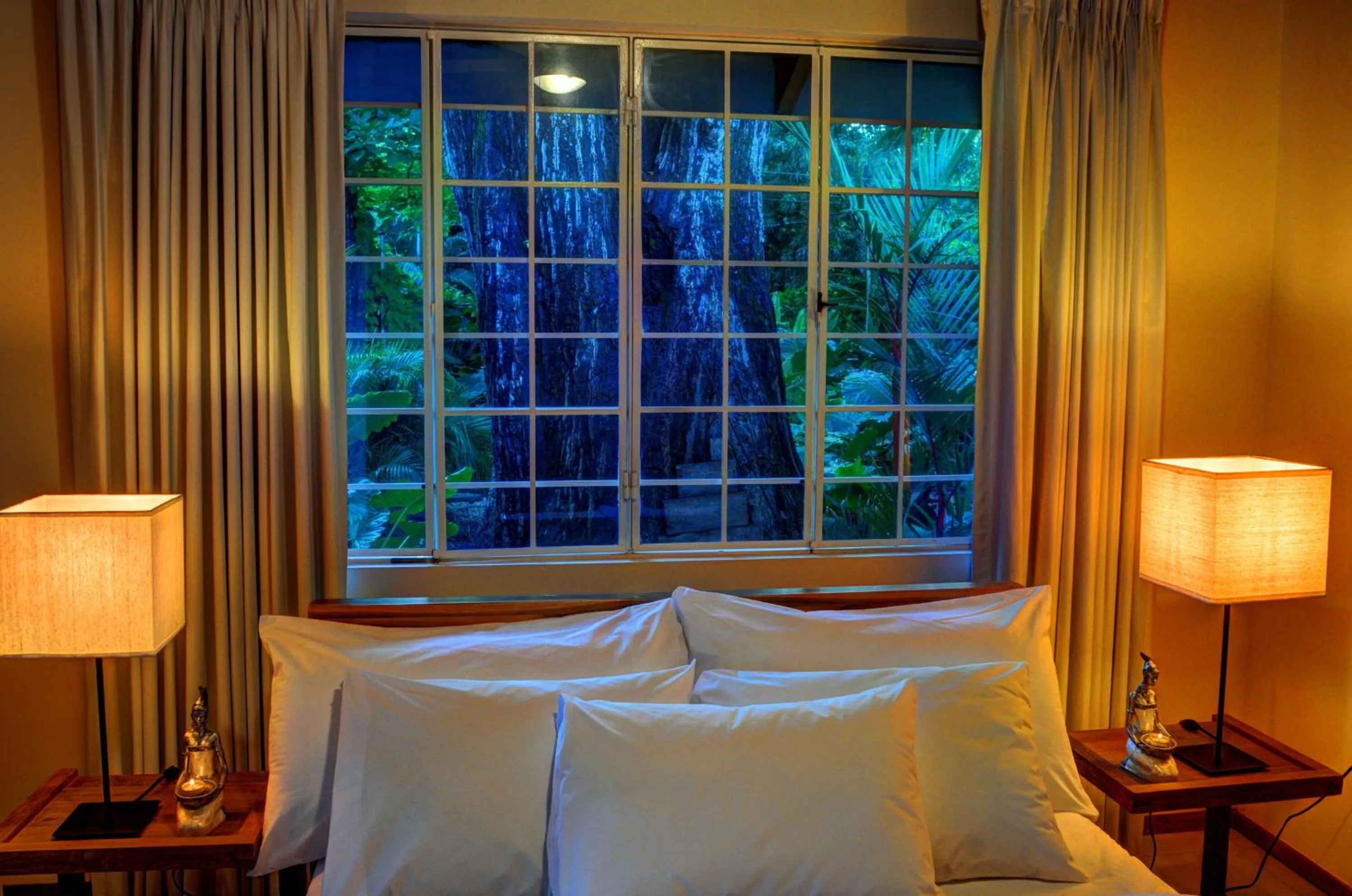 Bed in Moana Surf Resort
