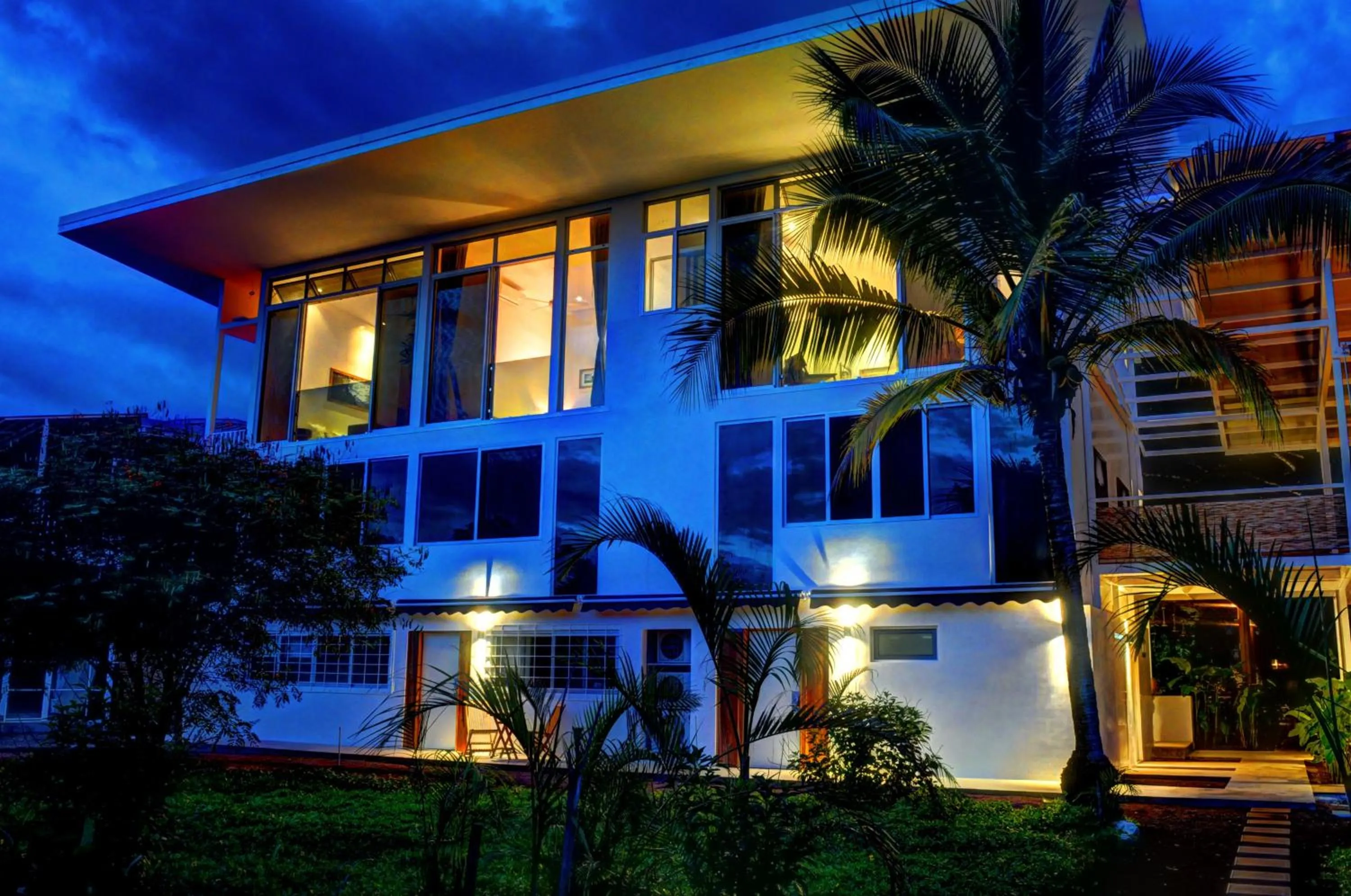 Property building in Moana Surf Resort
