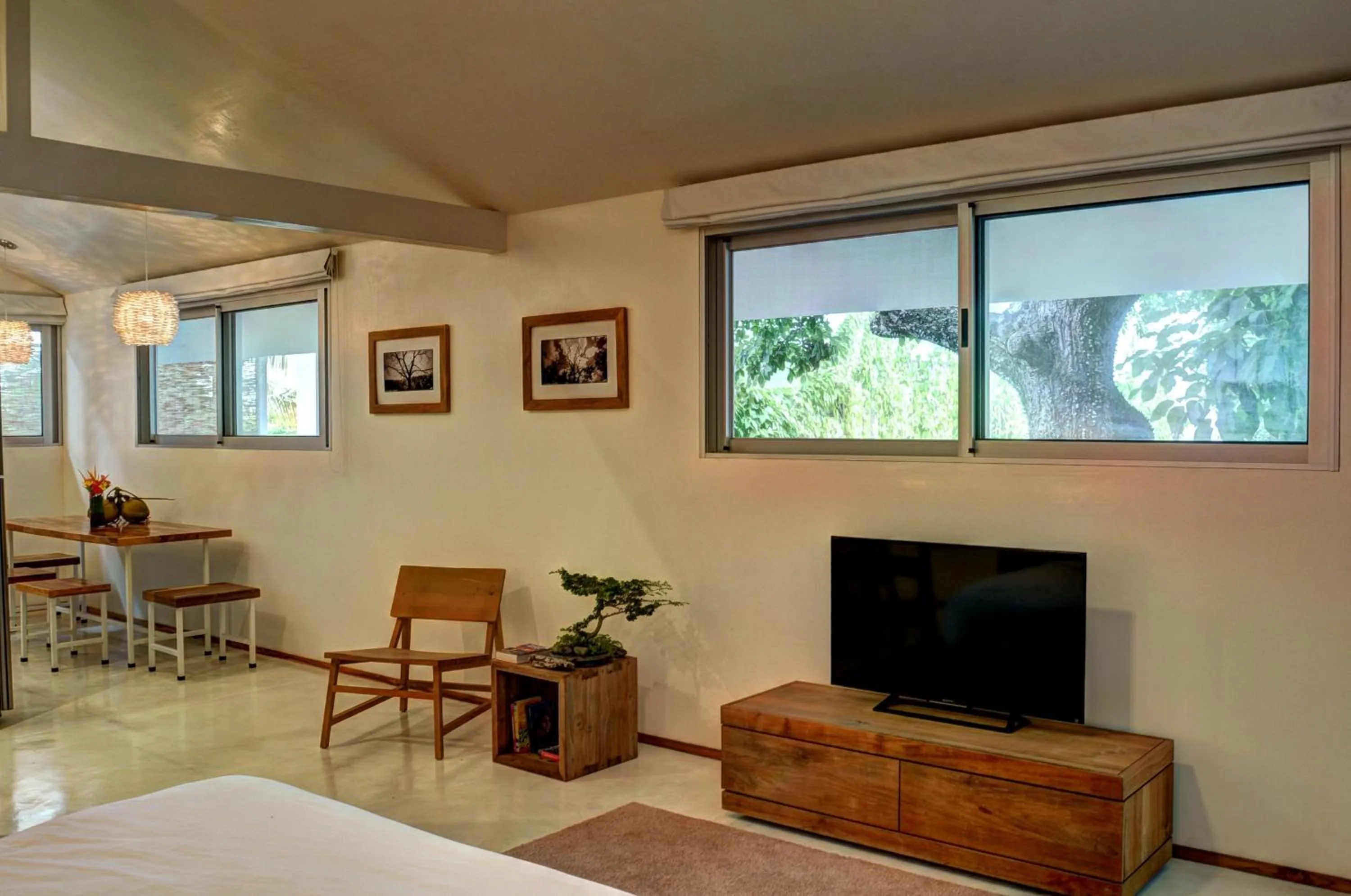 TV and multimedia in Moana Surf Resort