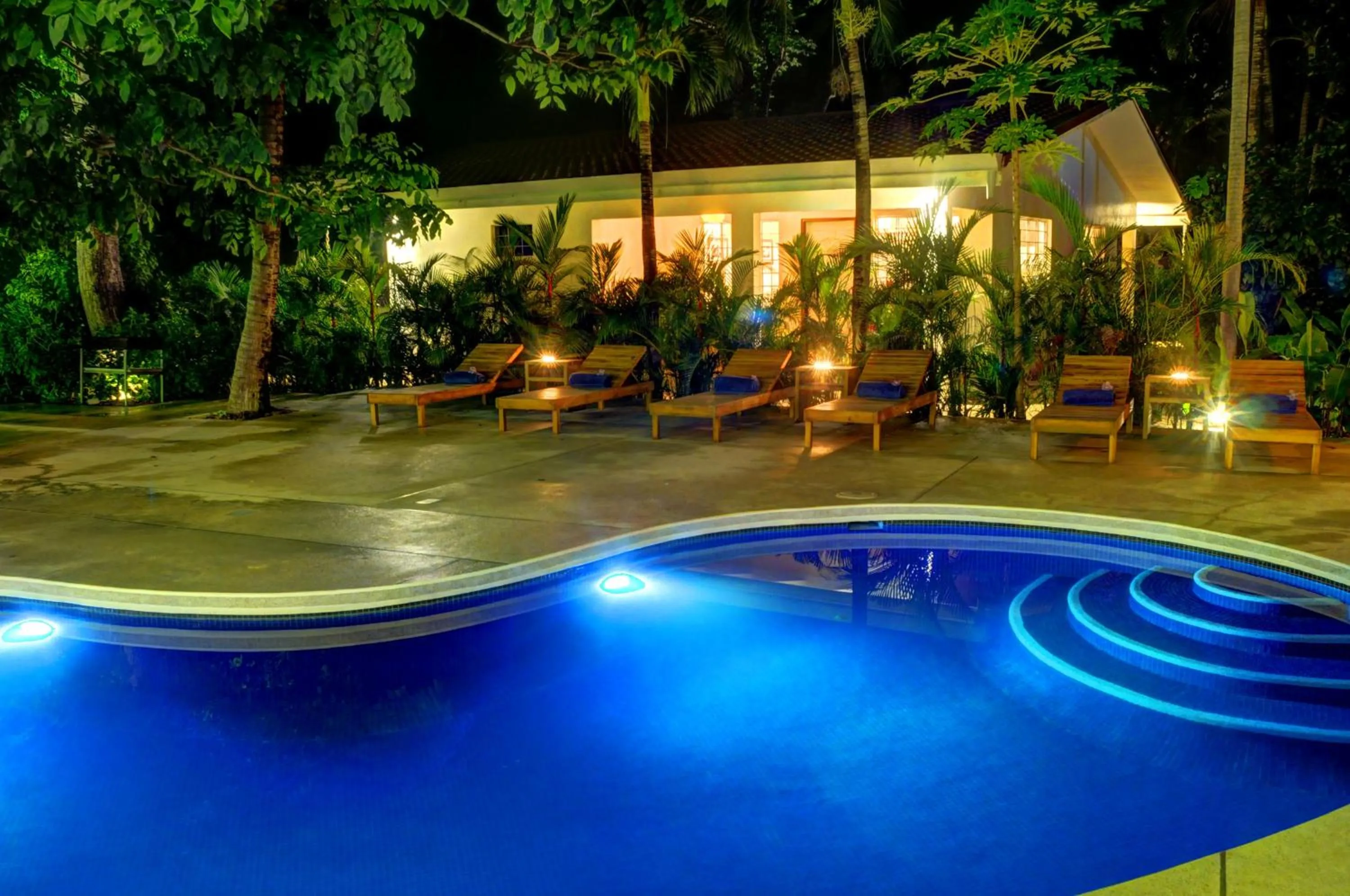 Swimming pool in Moana Surf Resort