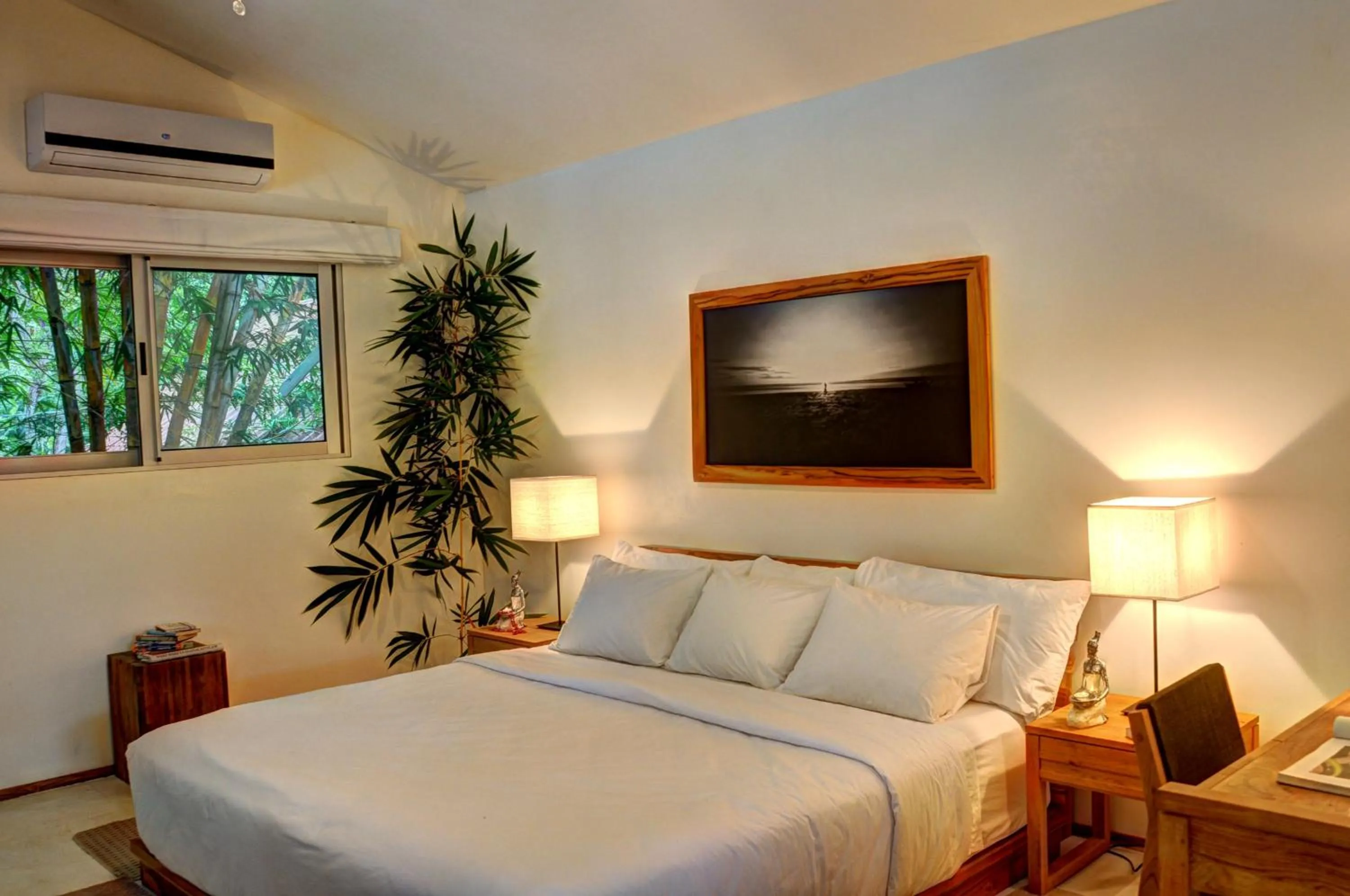 Bedroom, Bed in Moana Surf Resort