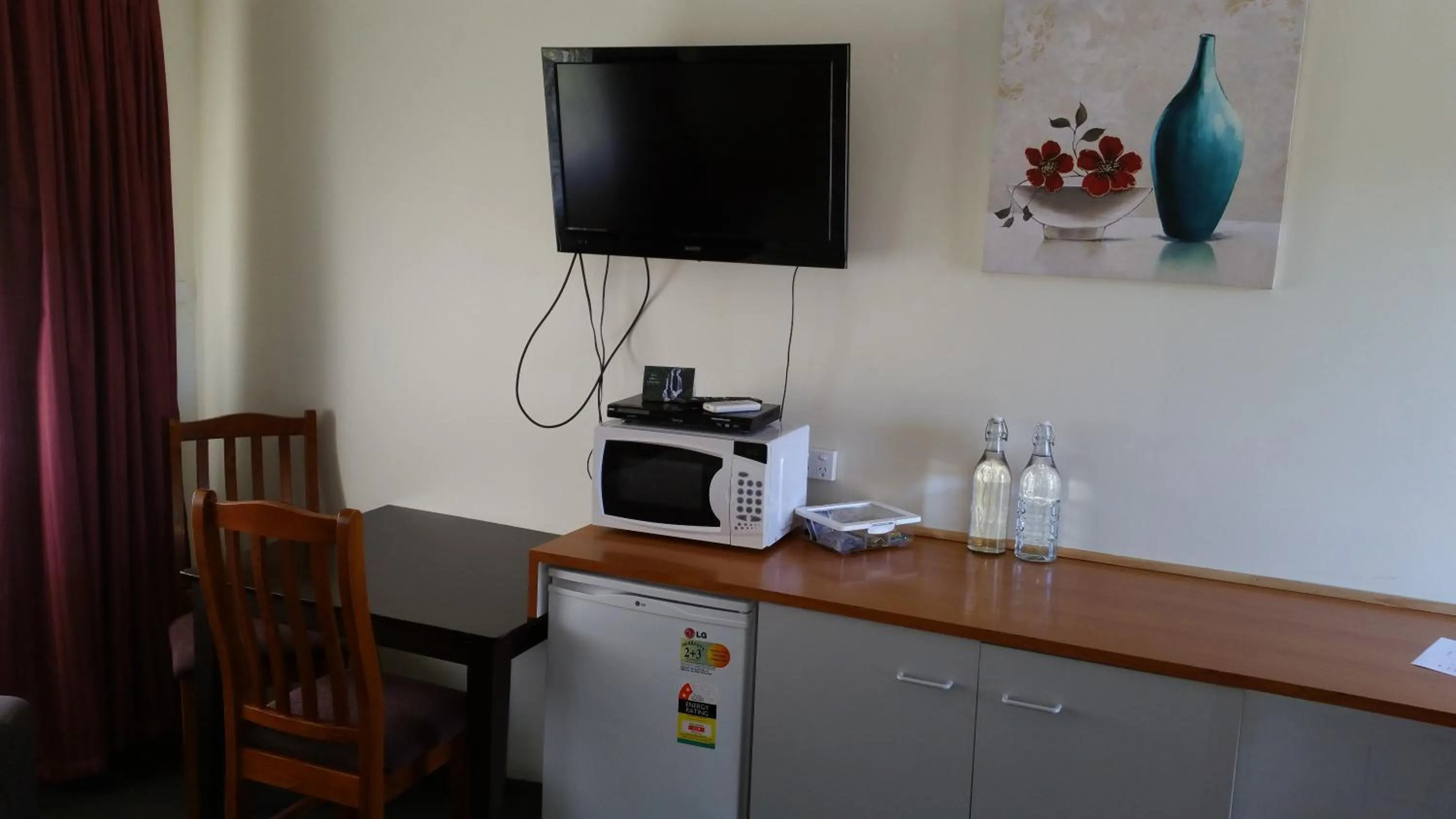 TV and multimedia in Kaniva Midway Motel