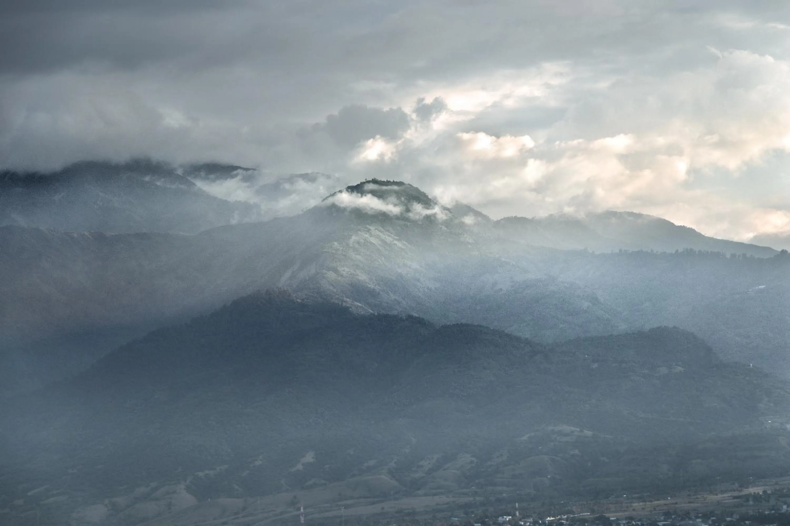 Mountain view in Best Western Plus Coco Palu