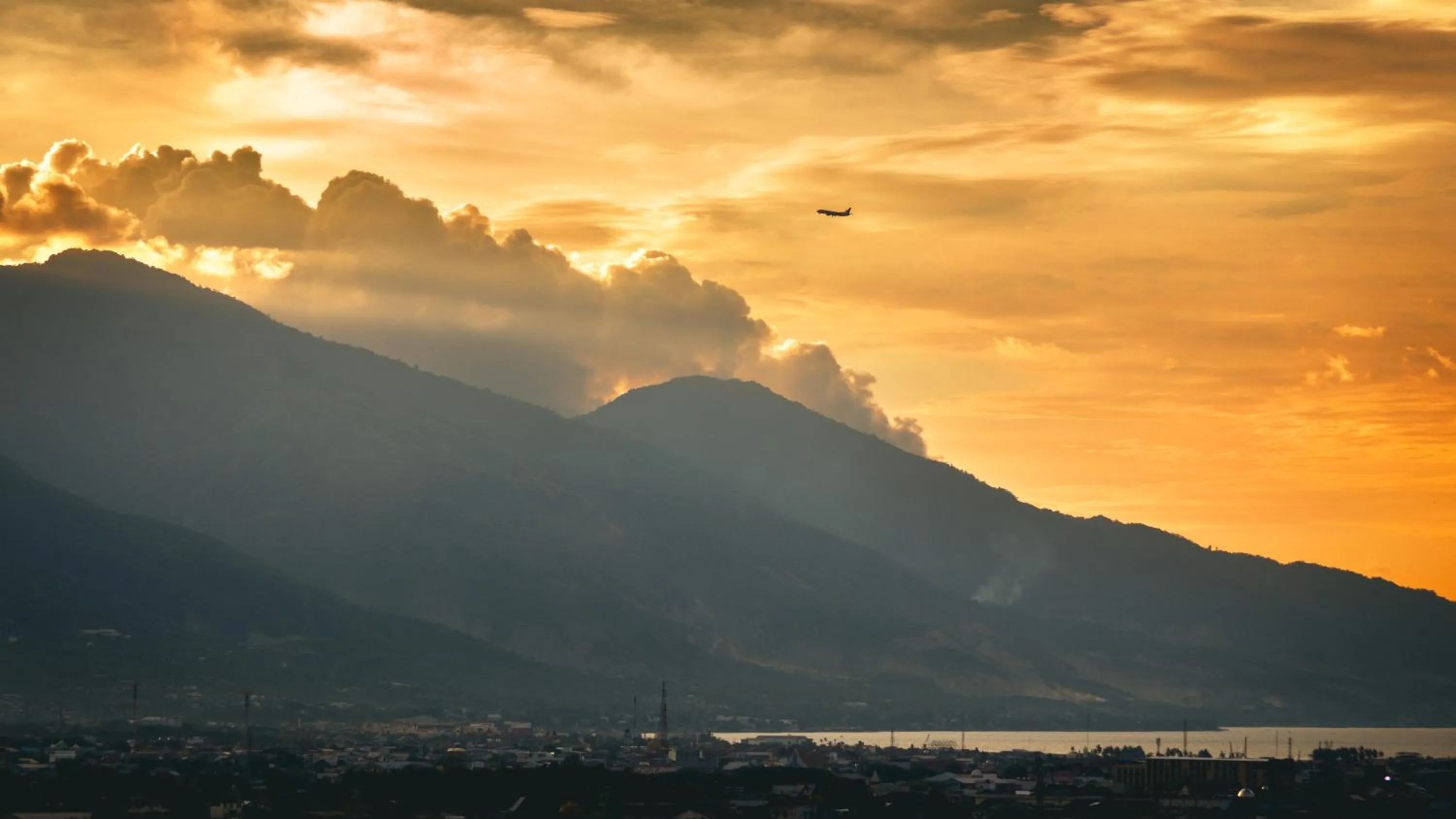 Mountain view in Best Western Plus Coco Palu