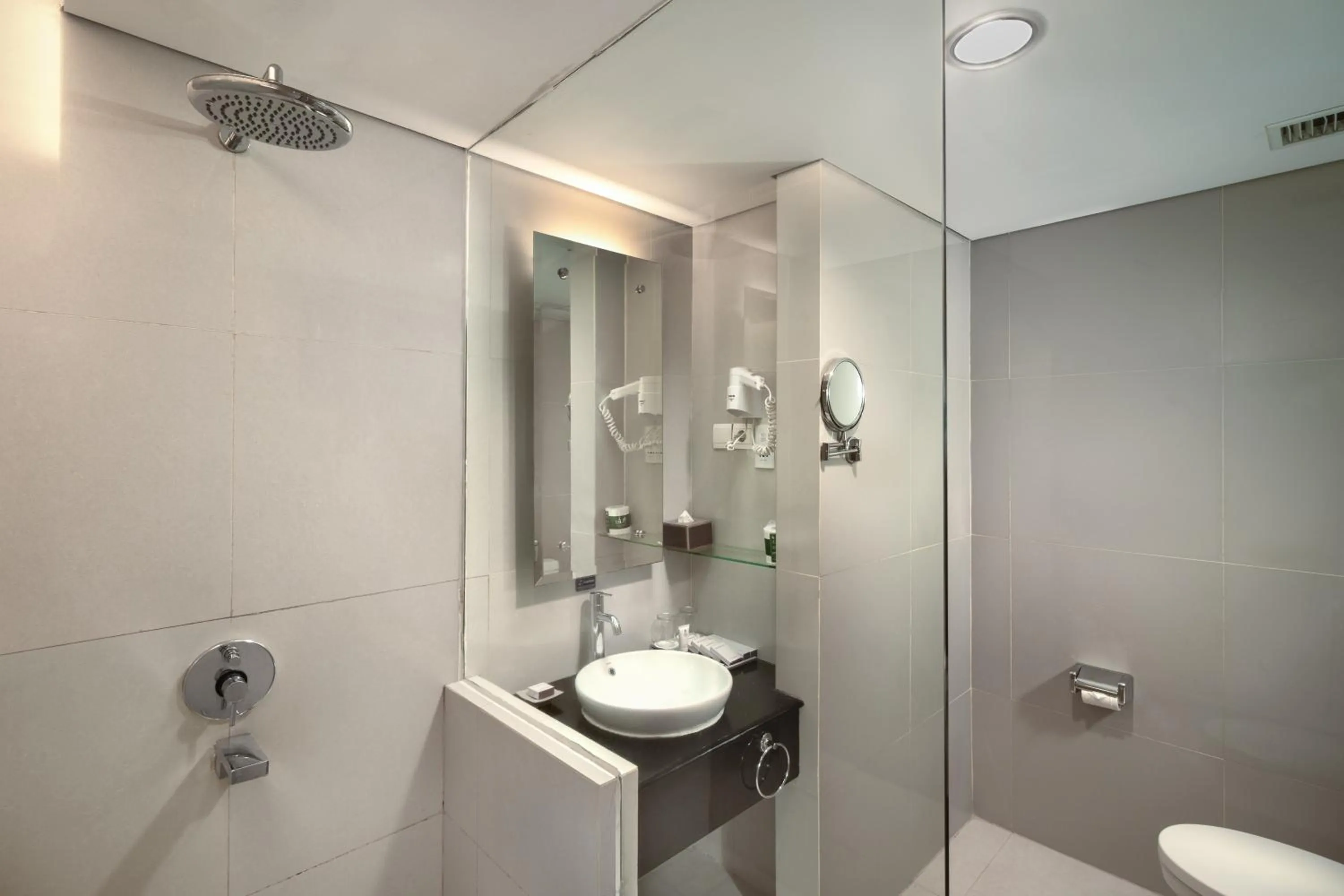 Shower in Best Western Plus Coco Palu