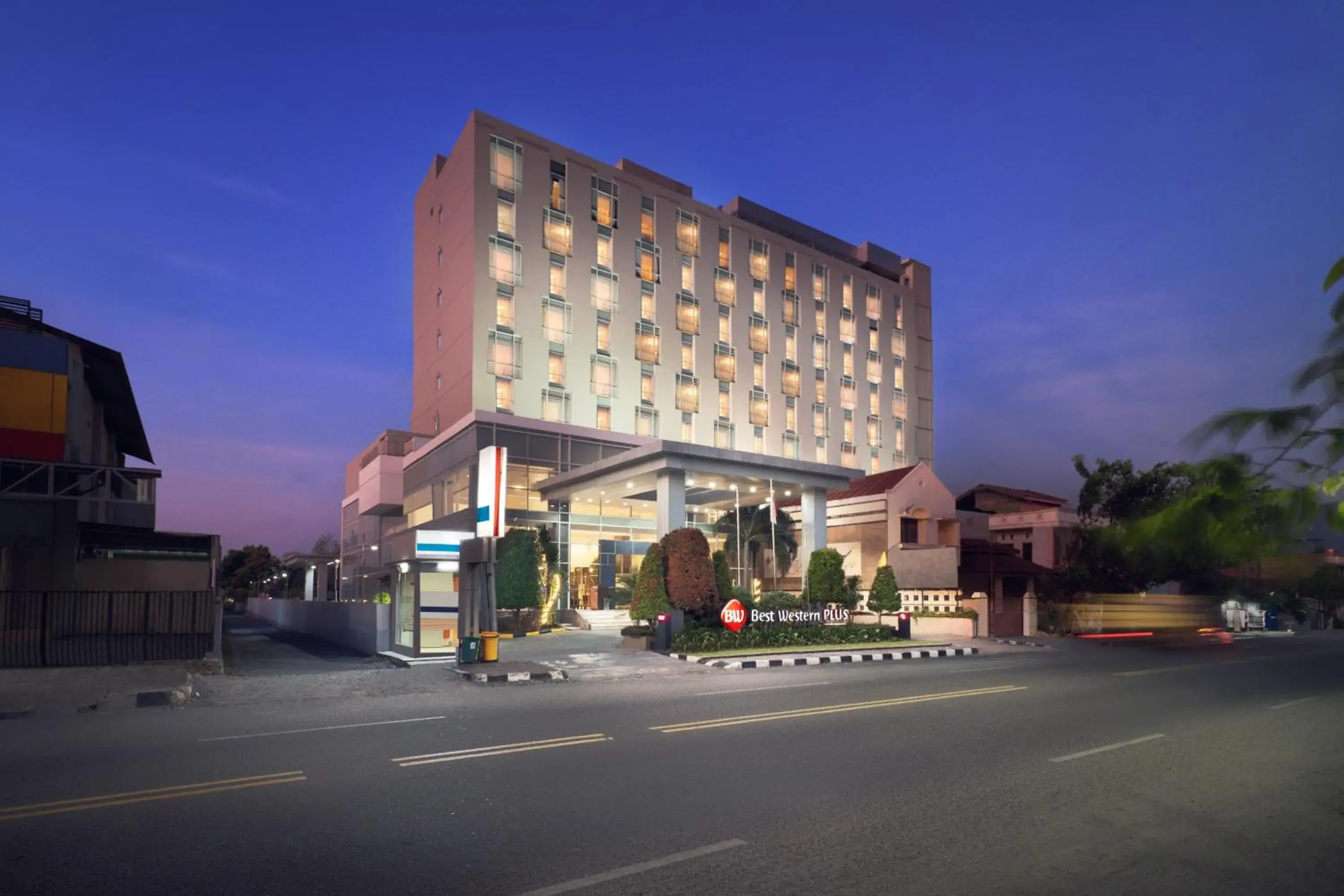Property building in Best Western Plus Coco Palu Property building in Best Western Plus Coco Palu