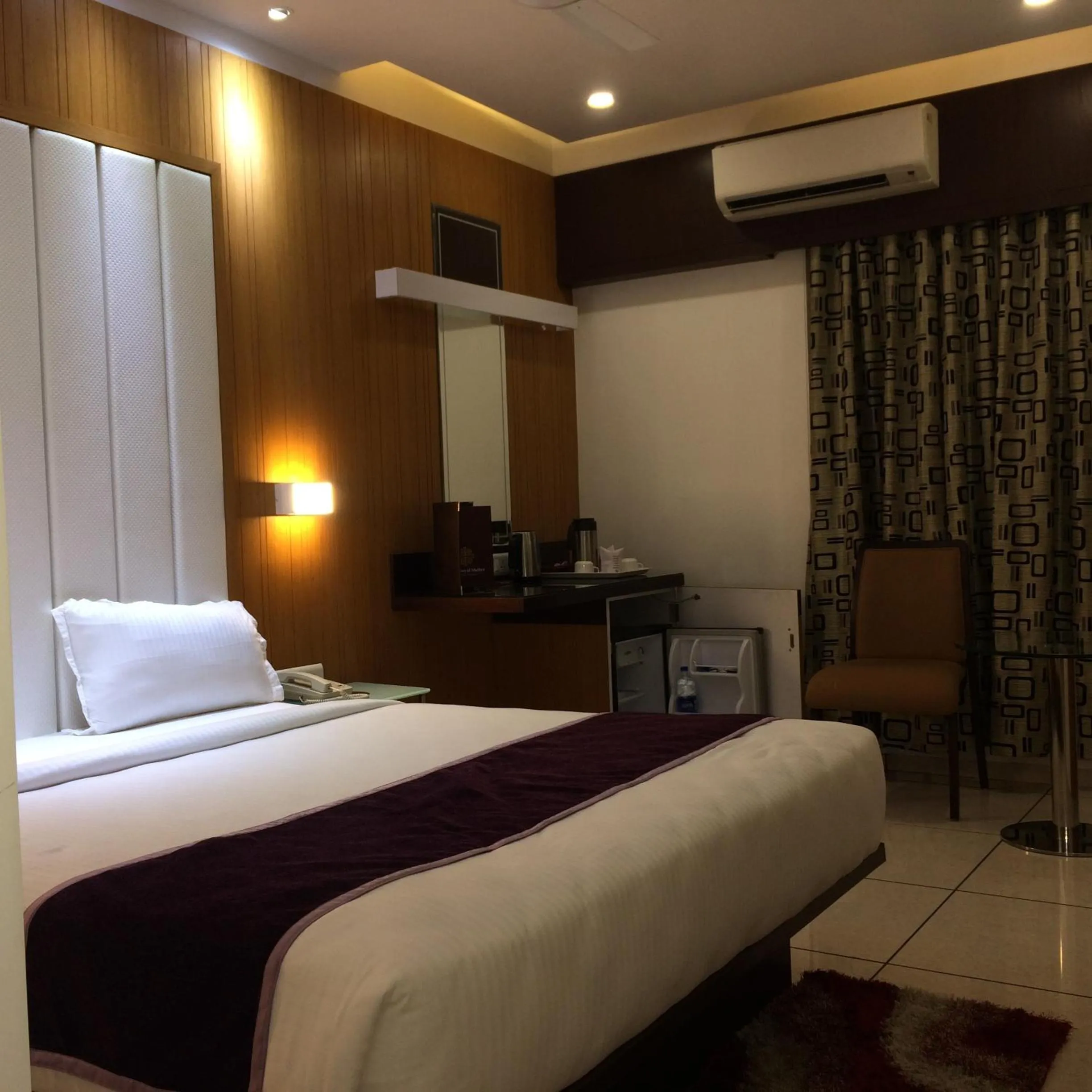 Coffee/tea facilities, Bed in Hotel Royal Shelter