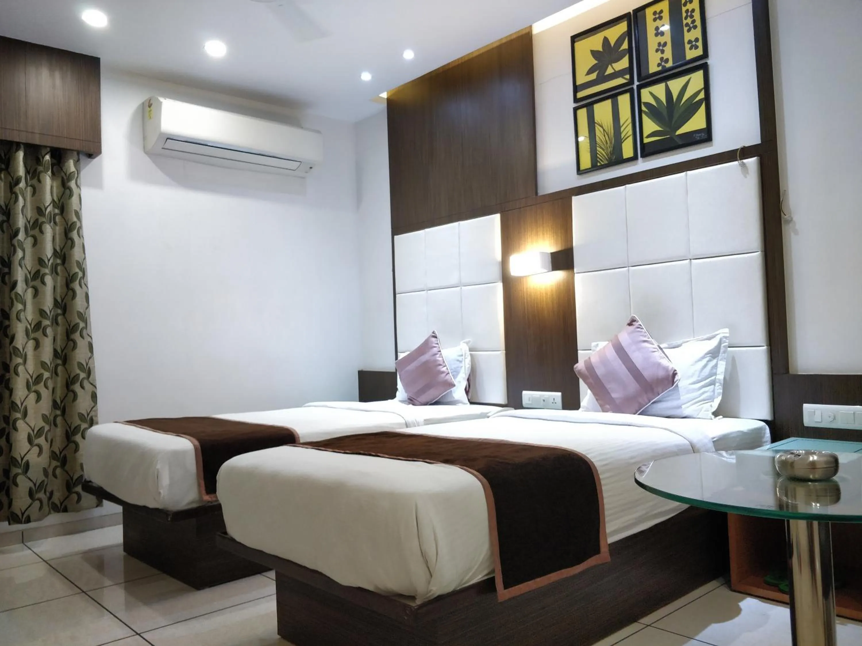 Bed in Hotel Royal Shelter