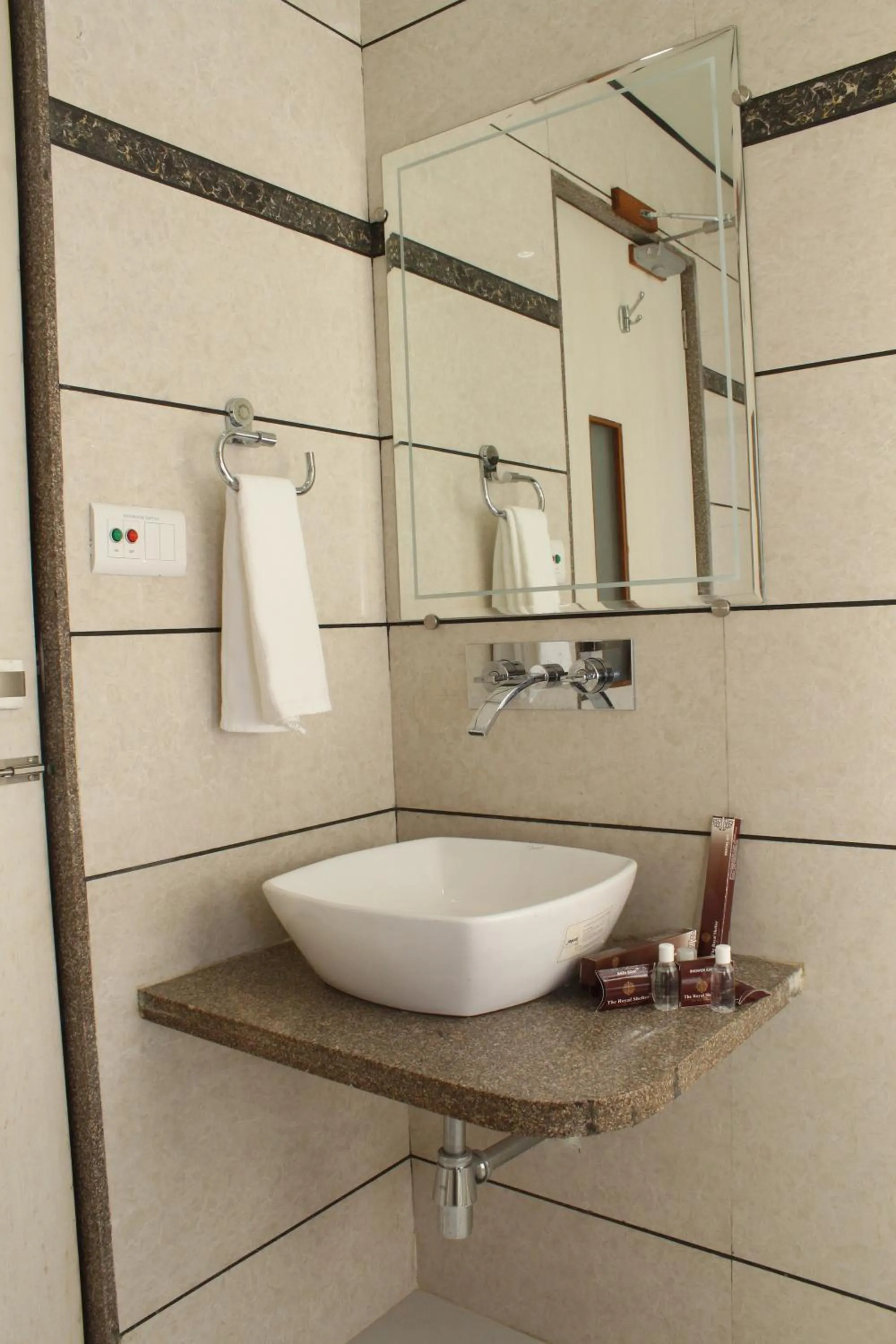 Toilet in Hotel Royal Shelter