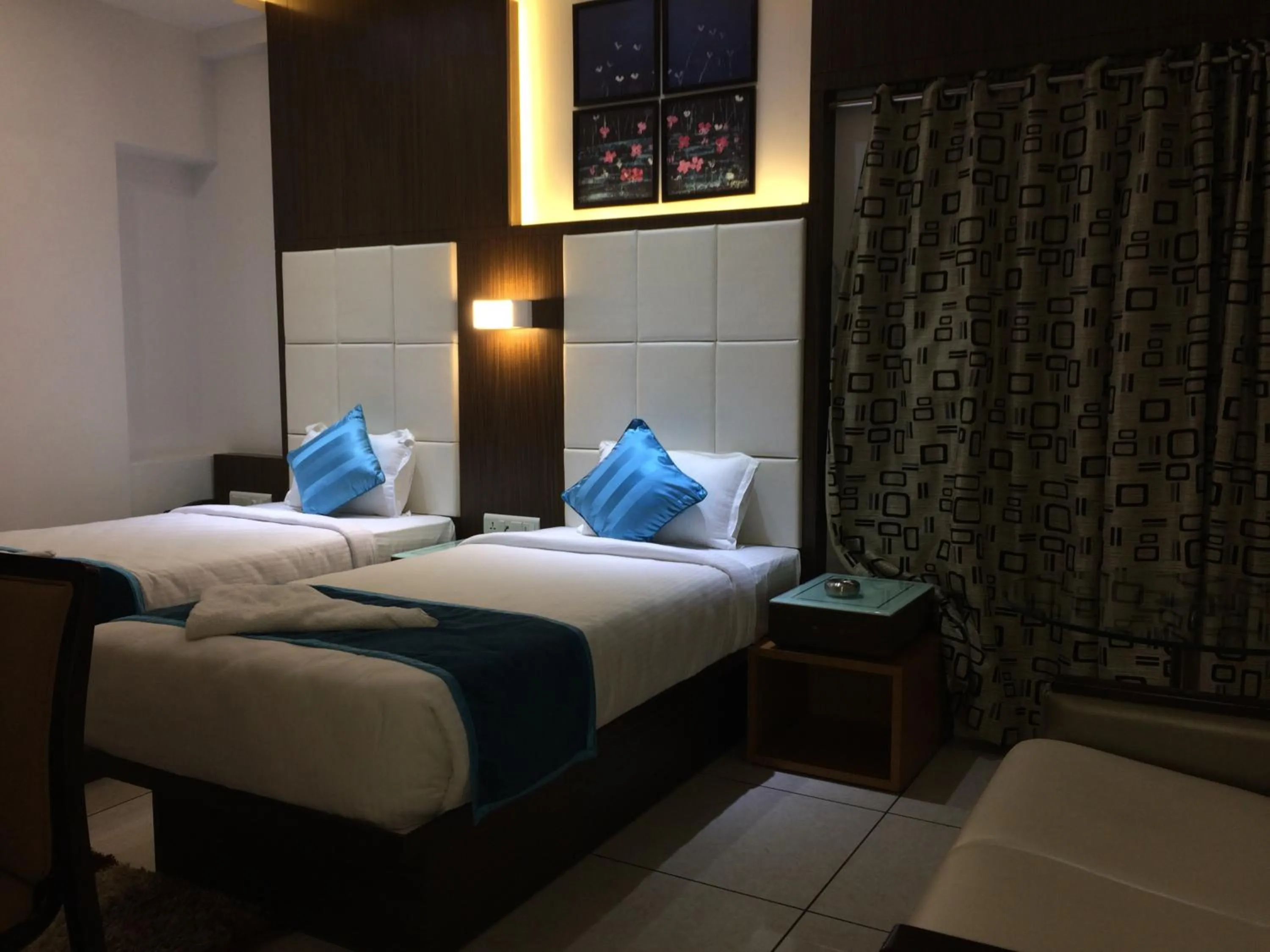 Bedroom, Bed in Hotel Royal Shelter