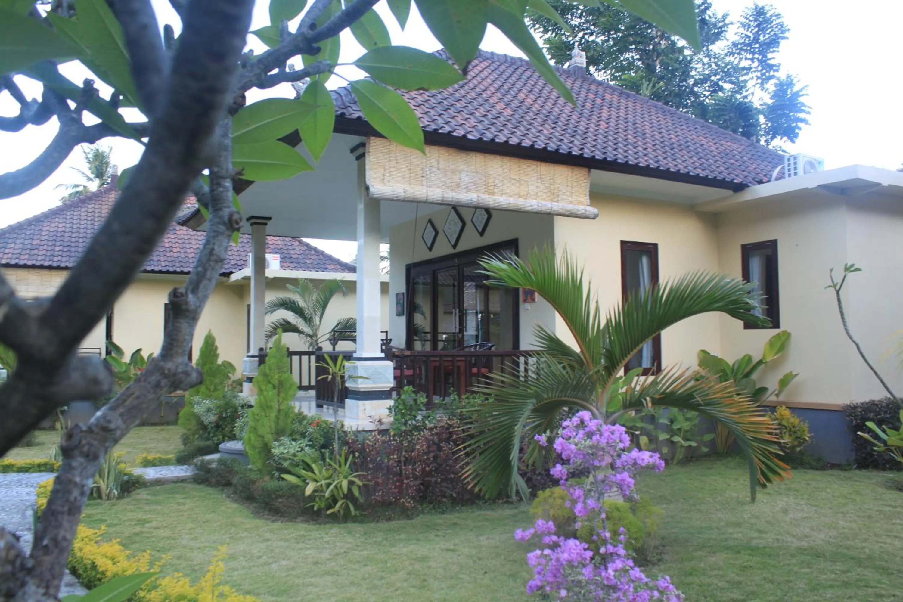Garden in Bintang Beach Villa