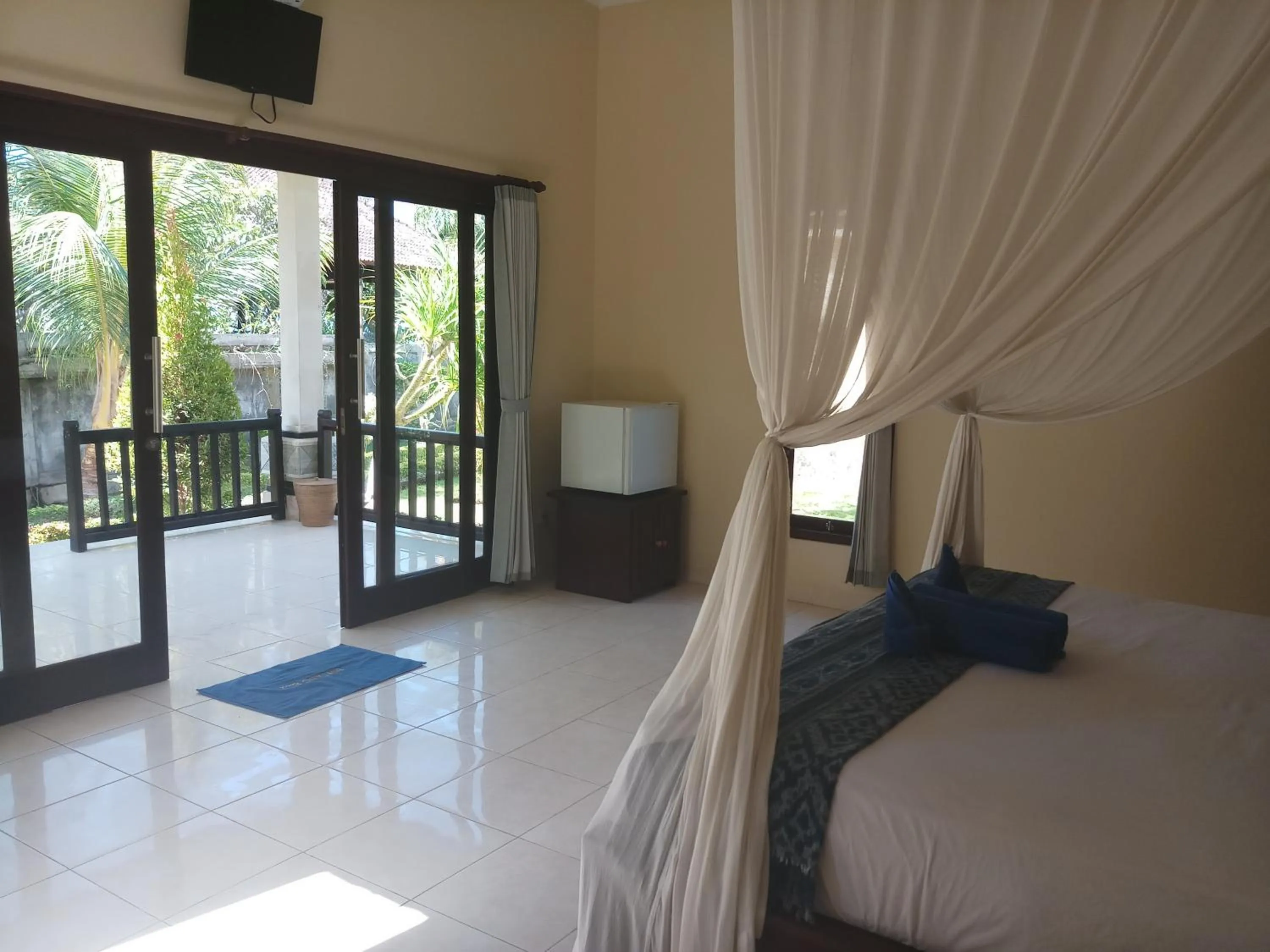 TV and multimedia, Bed in Bintang Beach Villa