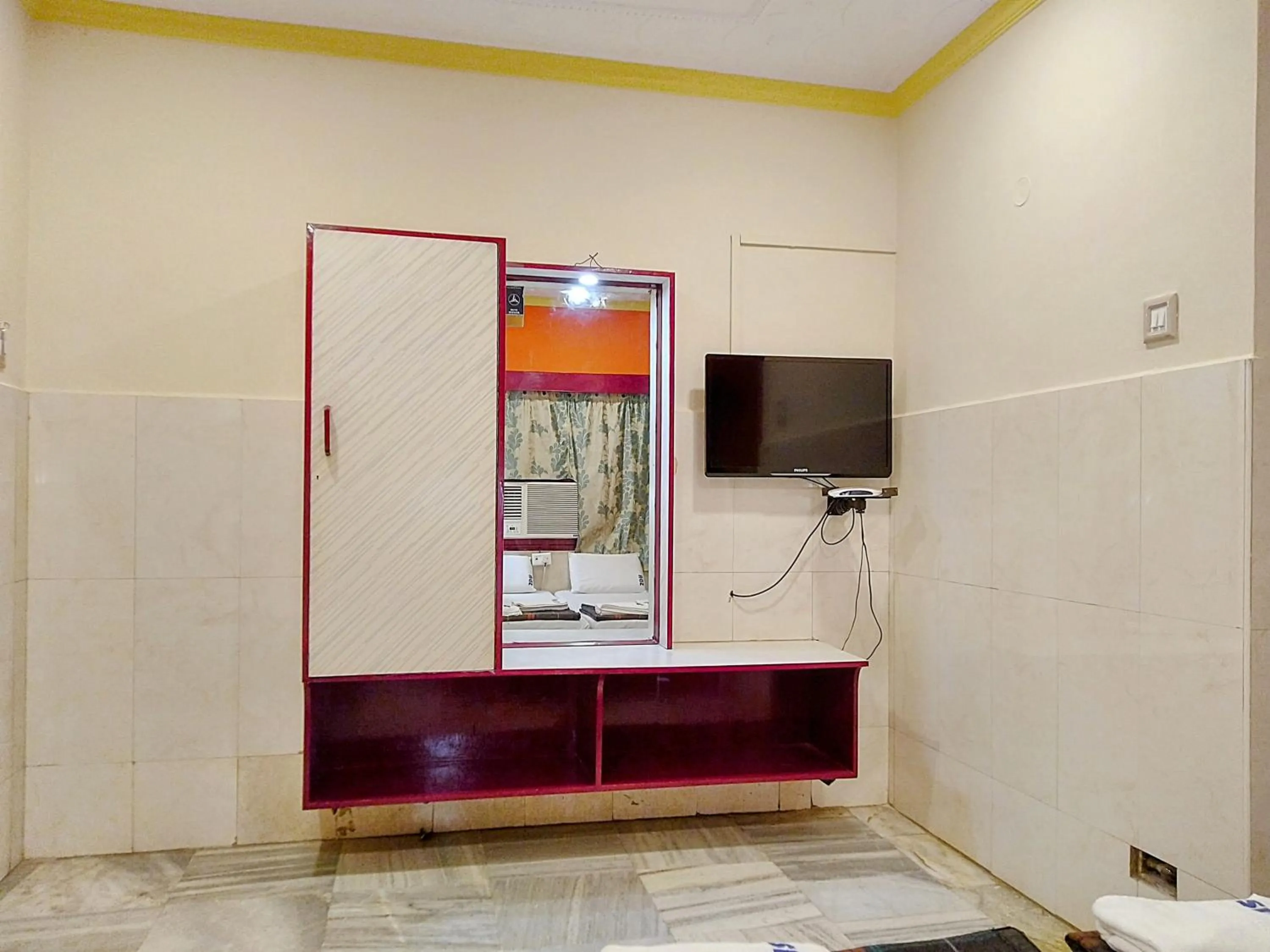 TV and multimedia in Sarovara Deluxe Rooms