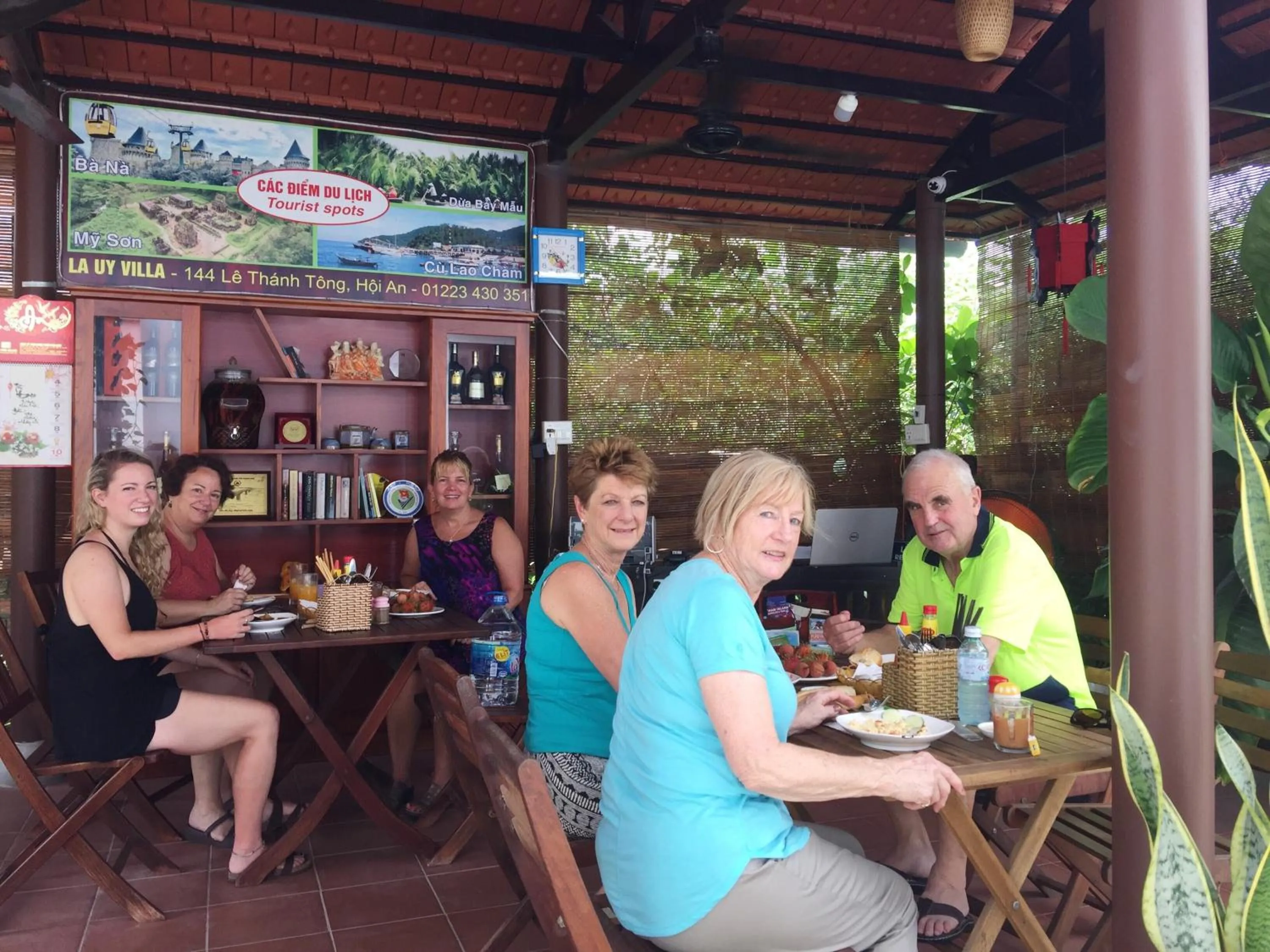 Restaurant/places to eat in La Uy Villa