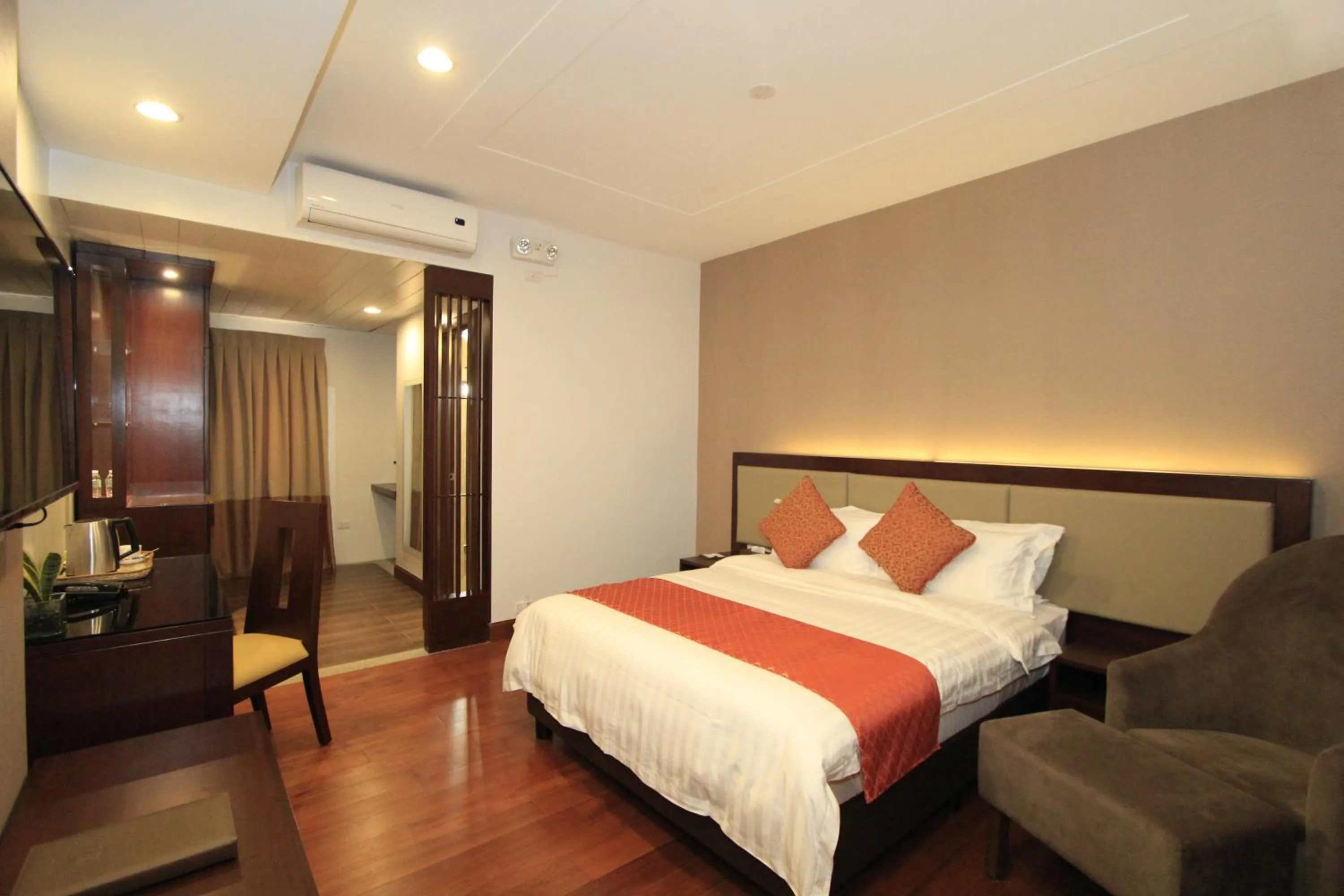 Photo of the whole room, Bed in Coron Soleil Garden Resort