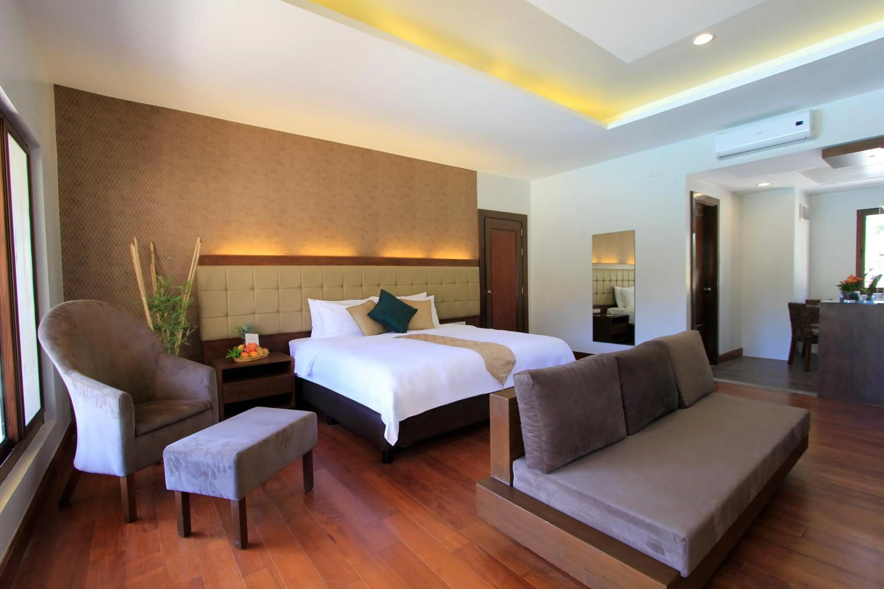 Photo of the whole room, Bed in Coron Soleil Garden Resort