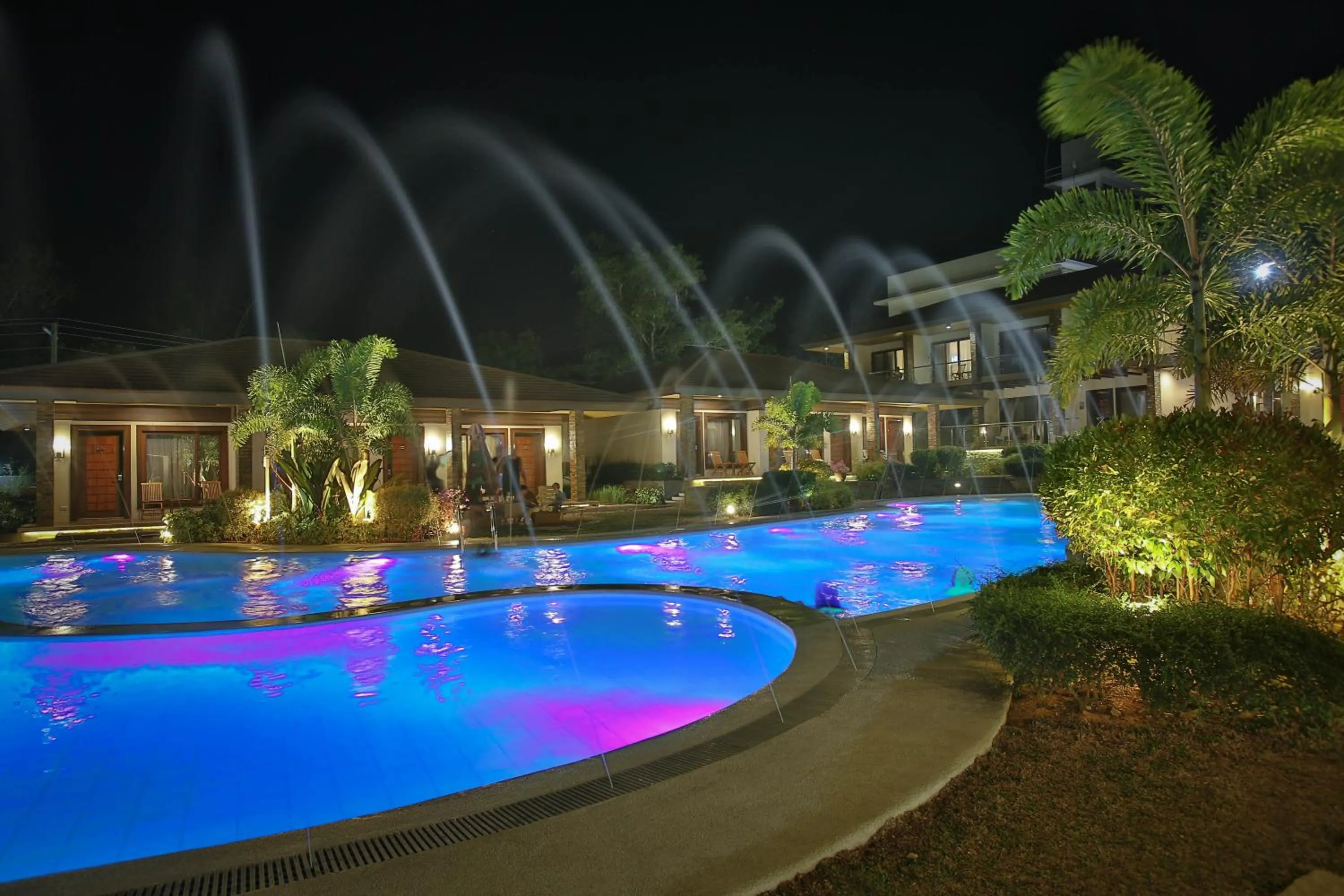 Swimming pool in Coron Soleil Garden Resort