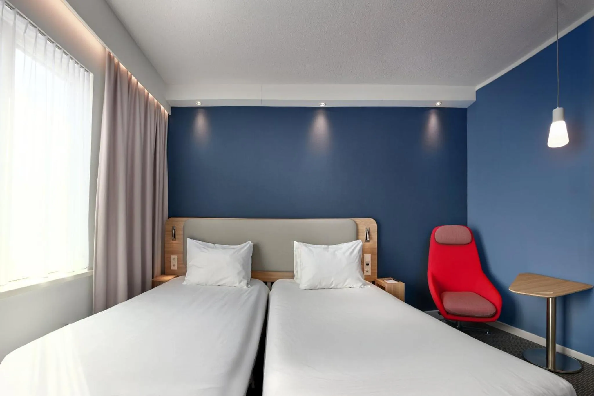 Photo of the whole room, Bed in Holiday Inn Express Hasselt by IHG