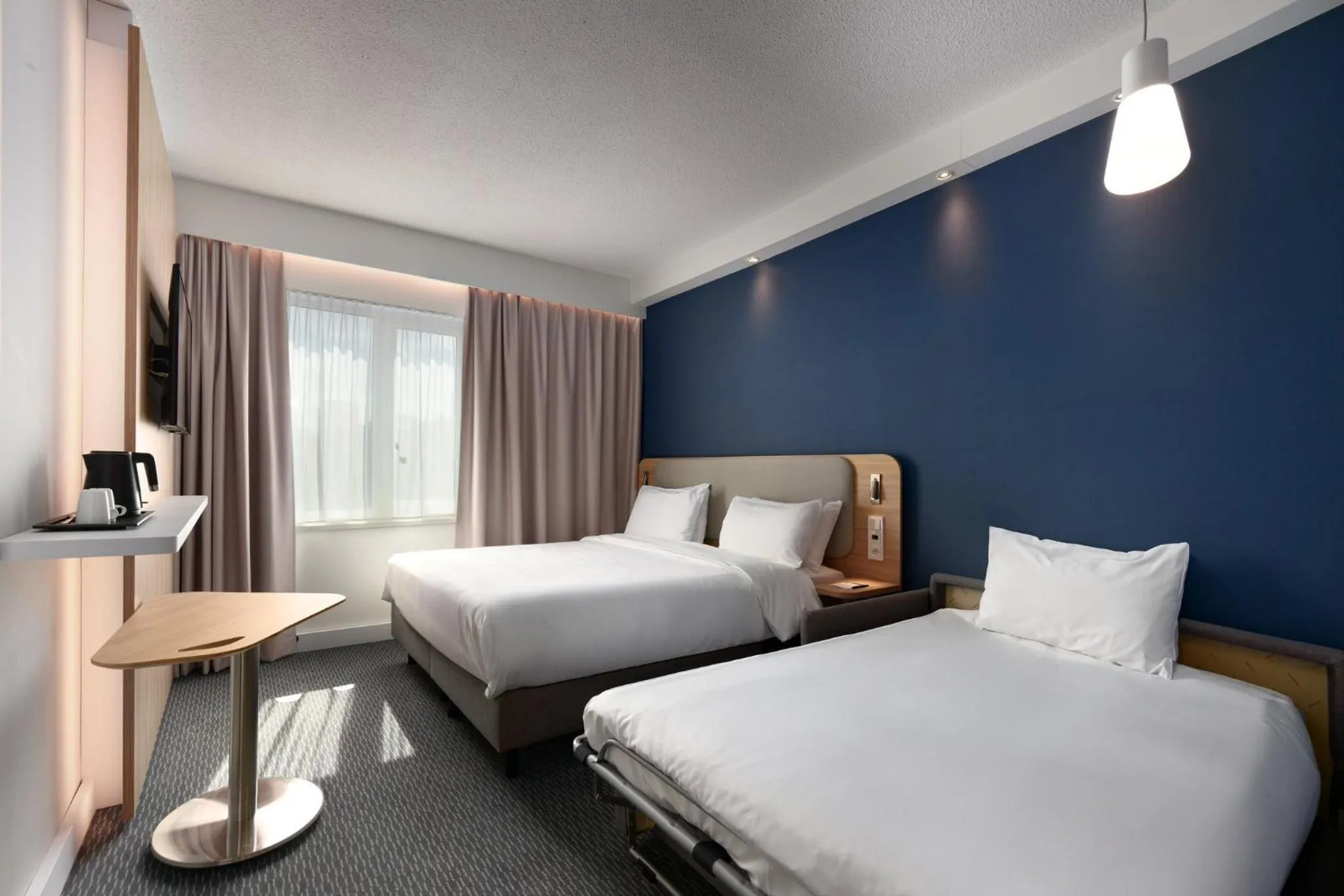 Photo of the whole room, Bed in Holiday Inn Express Hasselt by IHG
