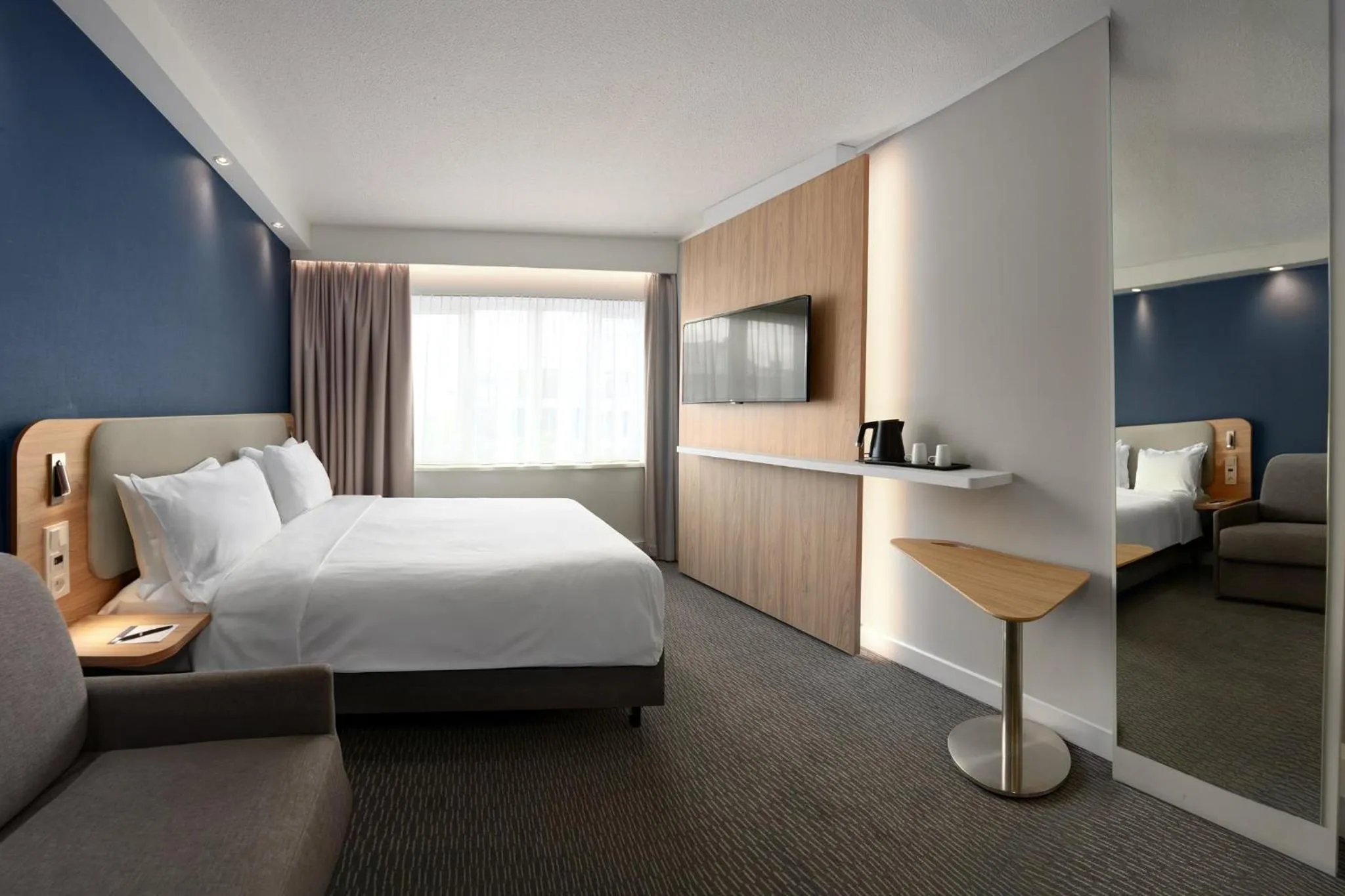 Photo of the whole room, Bed in Holiday Inn Express Hasselt by IHG